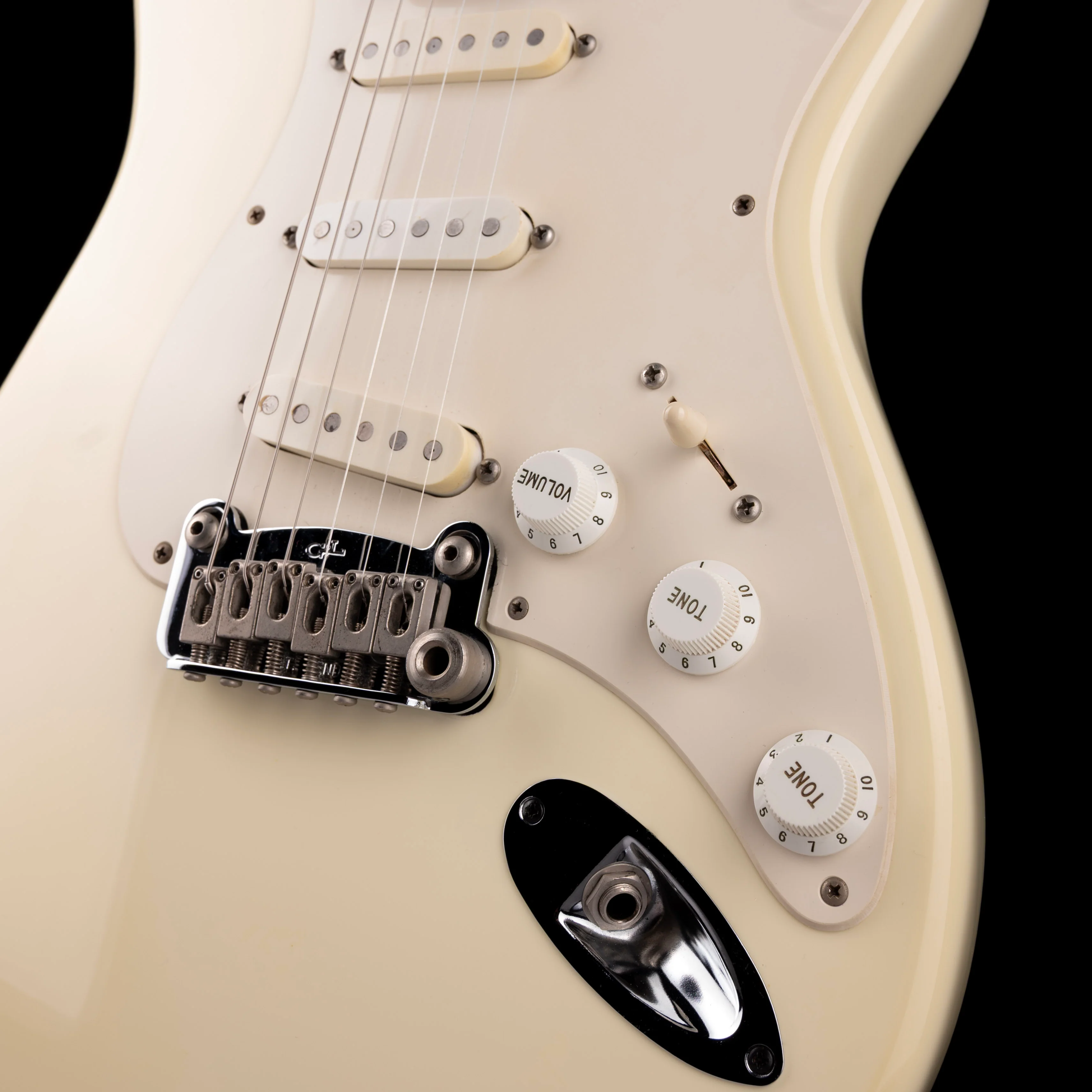 Pre Owned 1997 G&L Legacy Deluxe White Electric Guitar With OHSC - Image 5