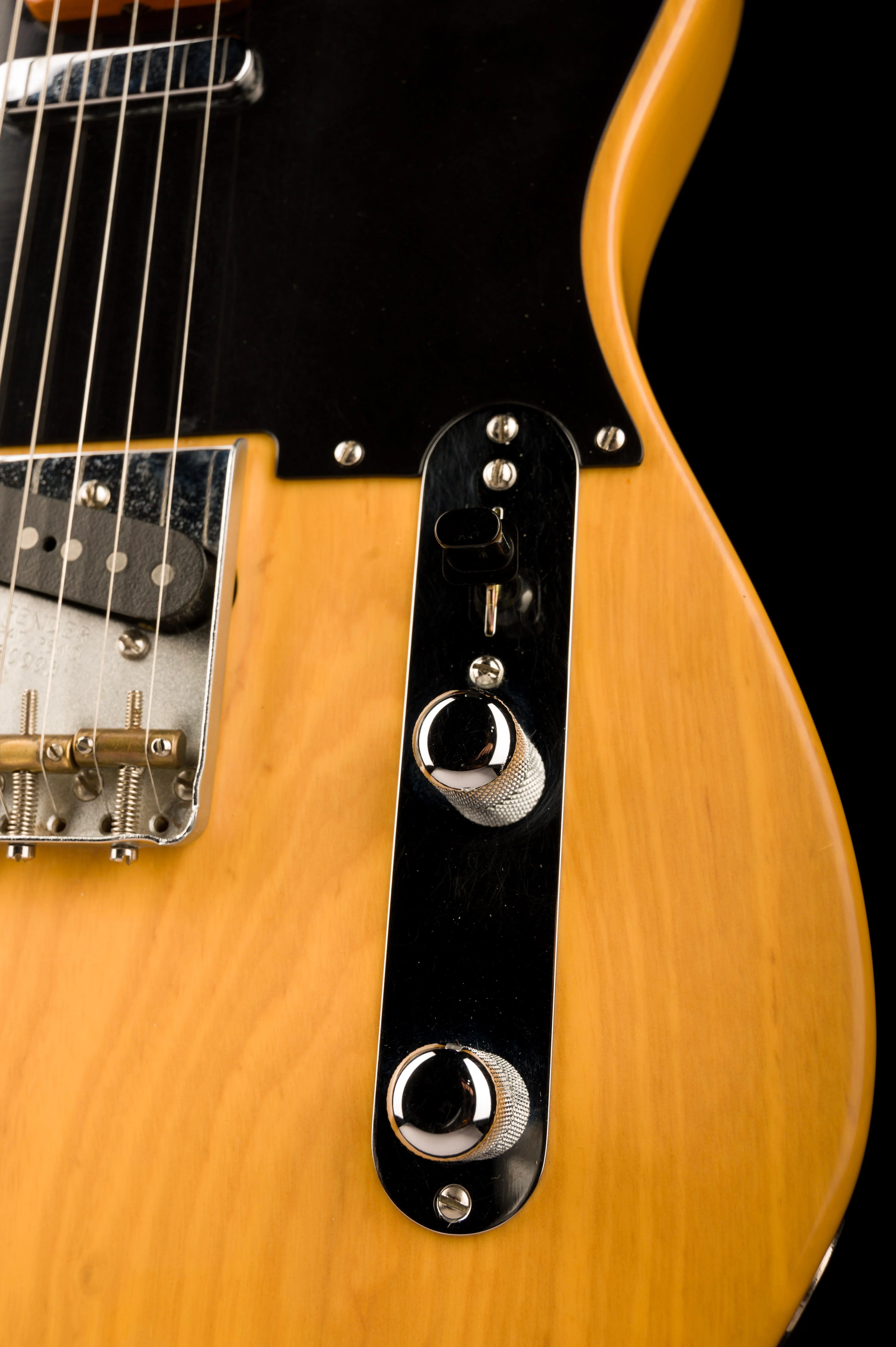 Pre Owned 1999 Fender American Vintage 1952 Reissue Telecaster Butterscotch Blonde with Case - Image 8