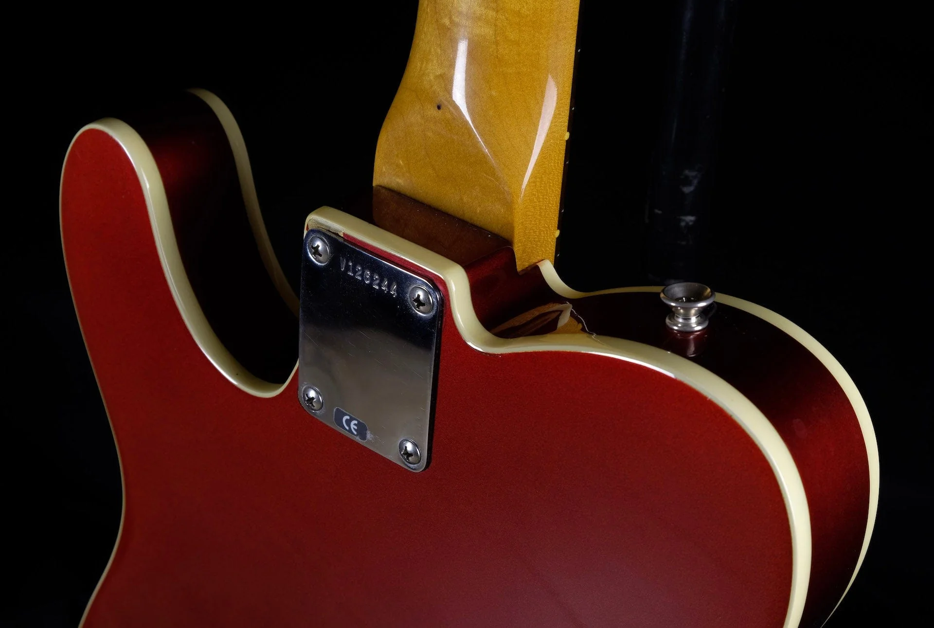 Pre-Owned 2000 Fender Artist Series American Vintage '62 Tele Custom Candy Apple Red With OHSC - Image 11