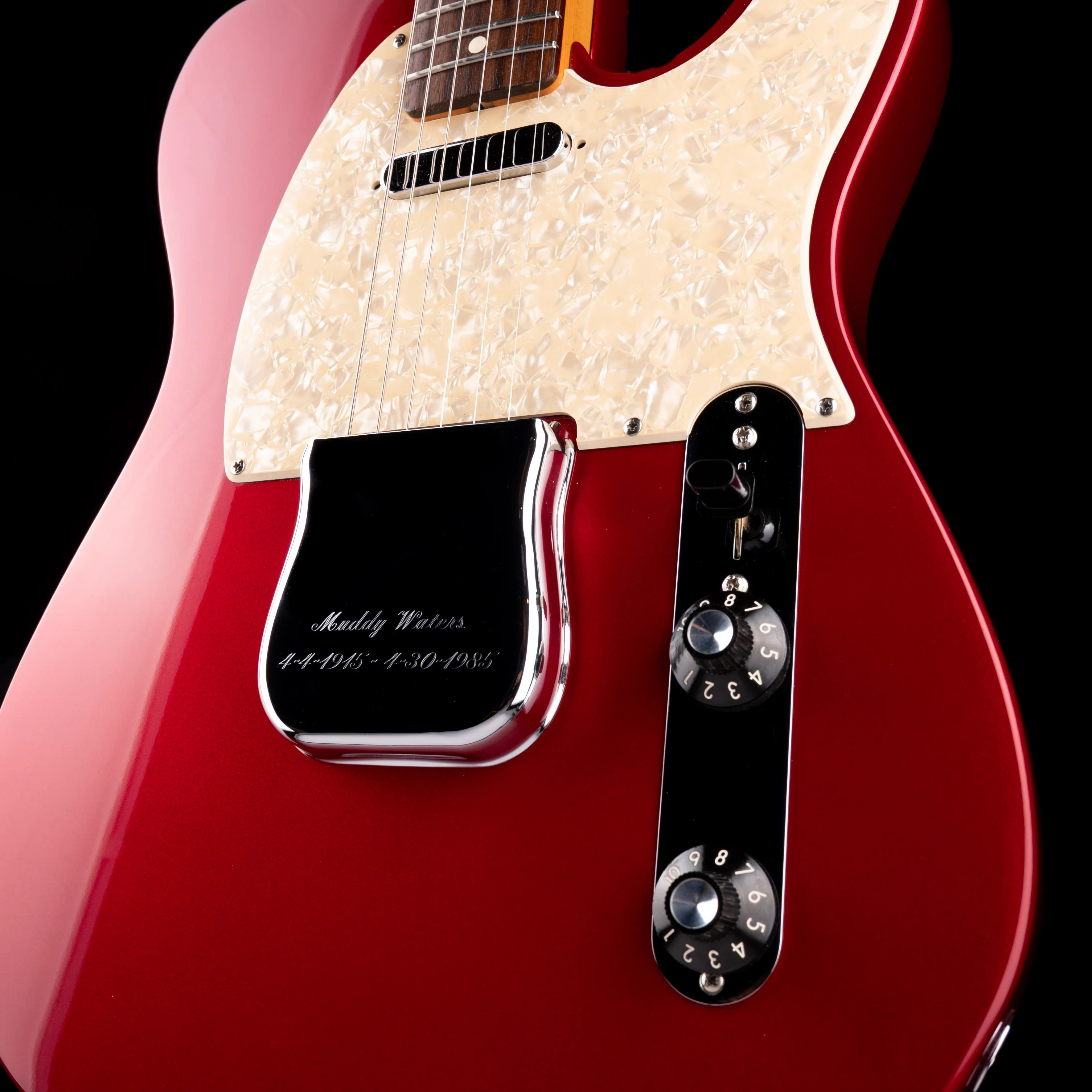 Pre-Owned 2000 Fender Muddy Waters Telecaster Candy Apple Red With OHSC - Image 6