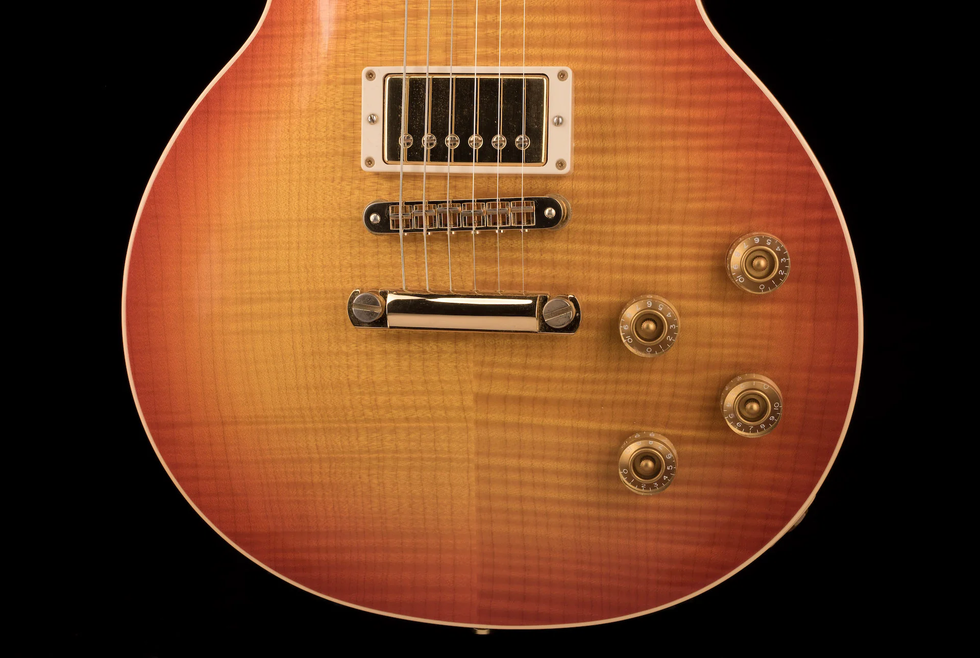 Pre Owned 2000 Gibson Custom Shop Les Paul Elegant Tangerine Burst With OHSC - Image 5