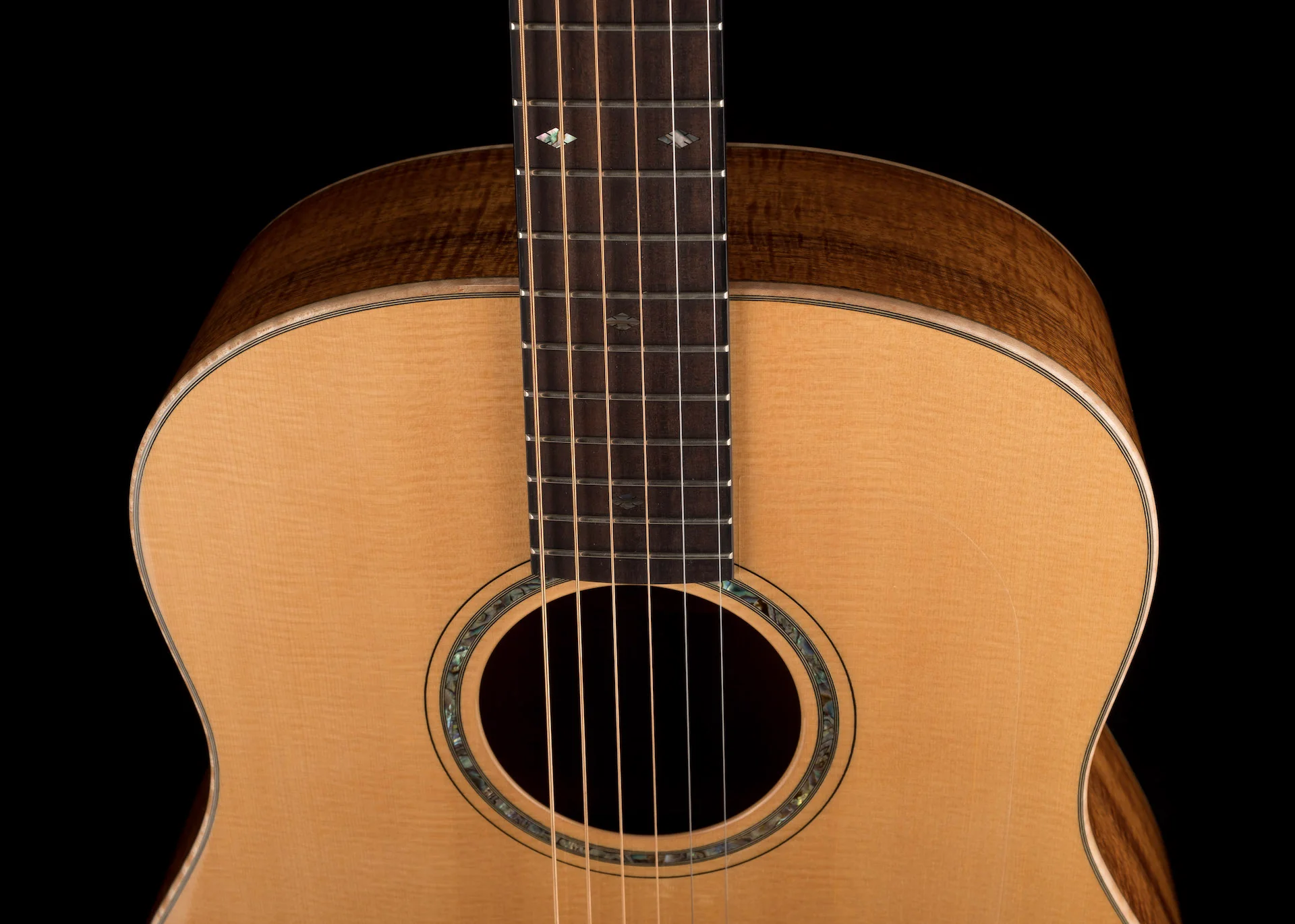 Pre Owned 2004 Goodall KS3901 Koa Standard Master Grade Sitka Spruce & AAA Curly Koa With OHSC - Image 3