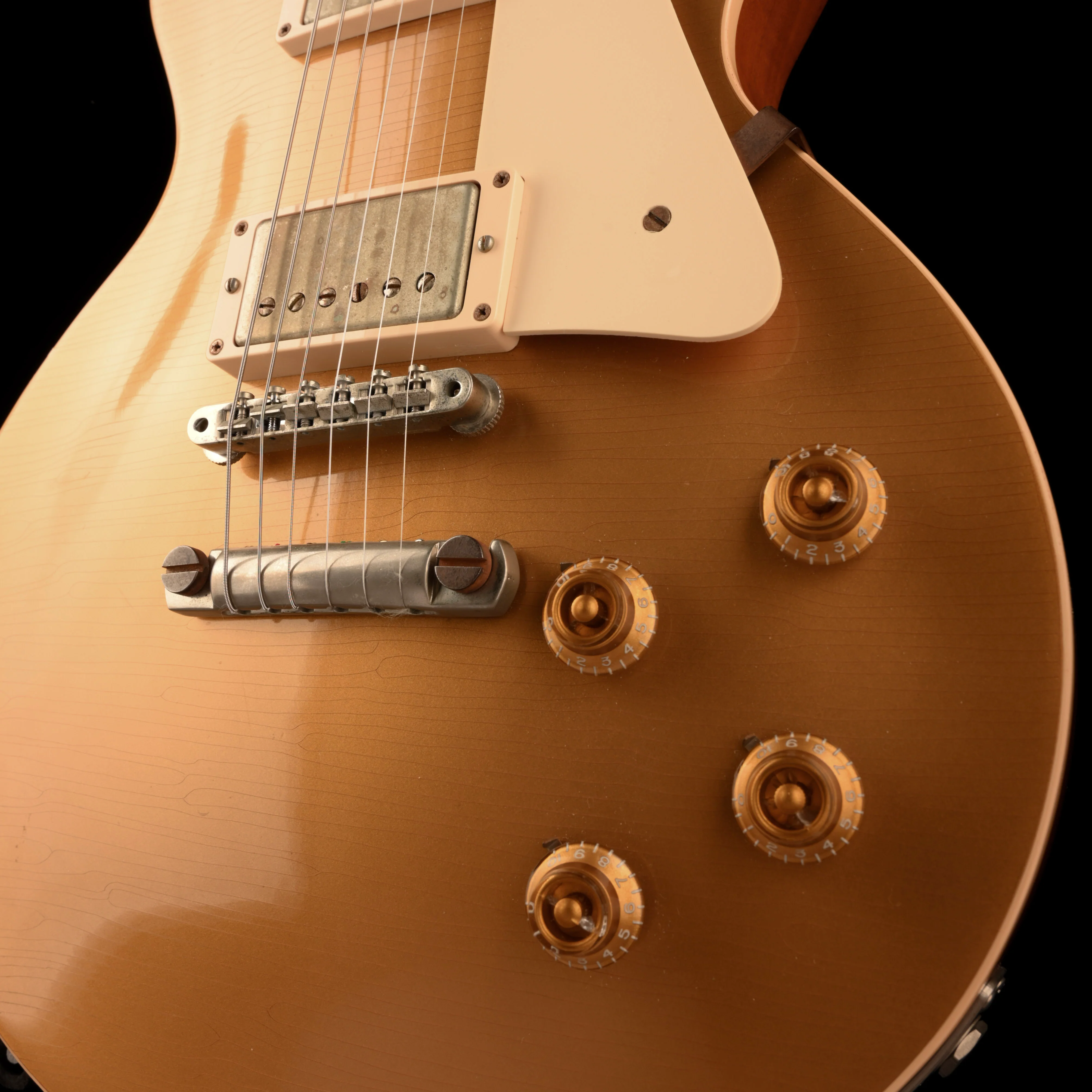 Pre Owned 2012 Gibson Custom Shop ‘57 Les Paul Reissue Aged Gold Top With OHSC - Image 5