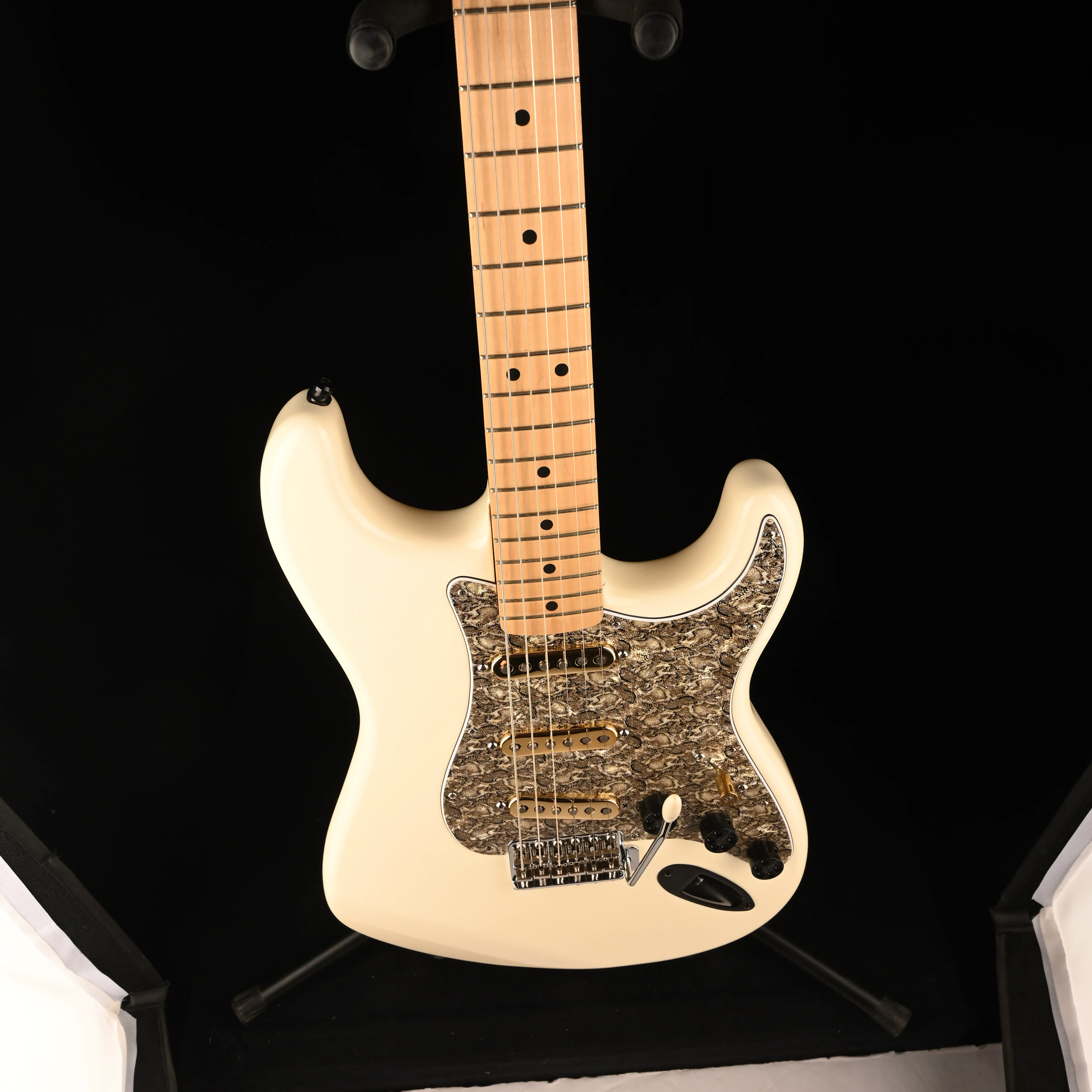 Pre Owned 2004 Fender Stratocaster White Fishscale Modified With Gig Bag - Image 4