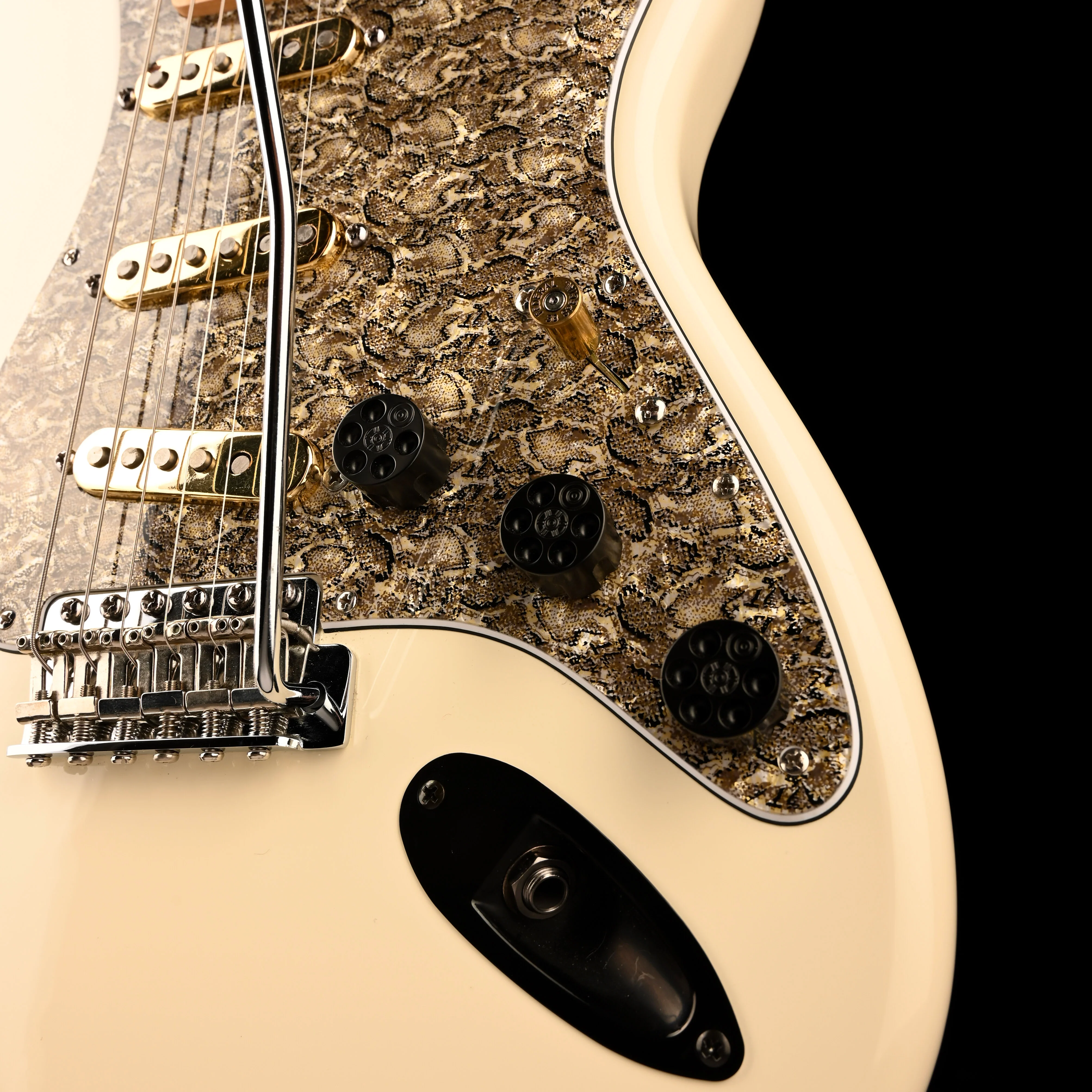 Pre Owned 2004 Fender Stratocaster White Fishscale Modified With Gig Bag - Image 6