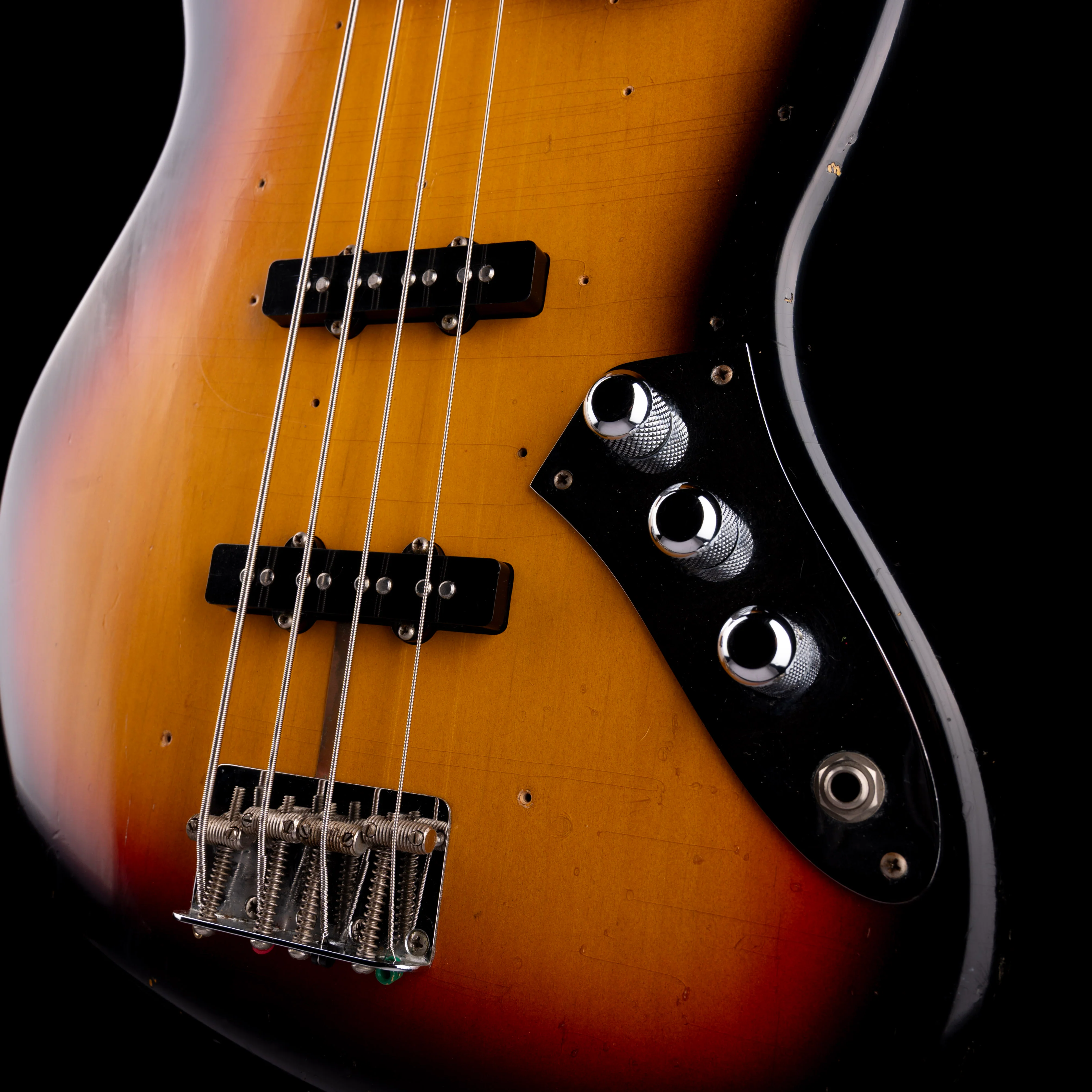 Pre Owned 2004 Fender Custom Shop 60's Jazz Bass Relic 3-Tone Sunburst With OHSC - Image 5