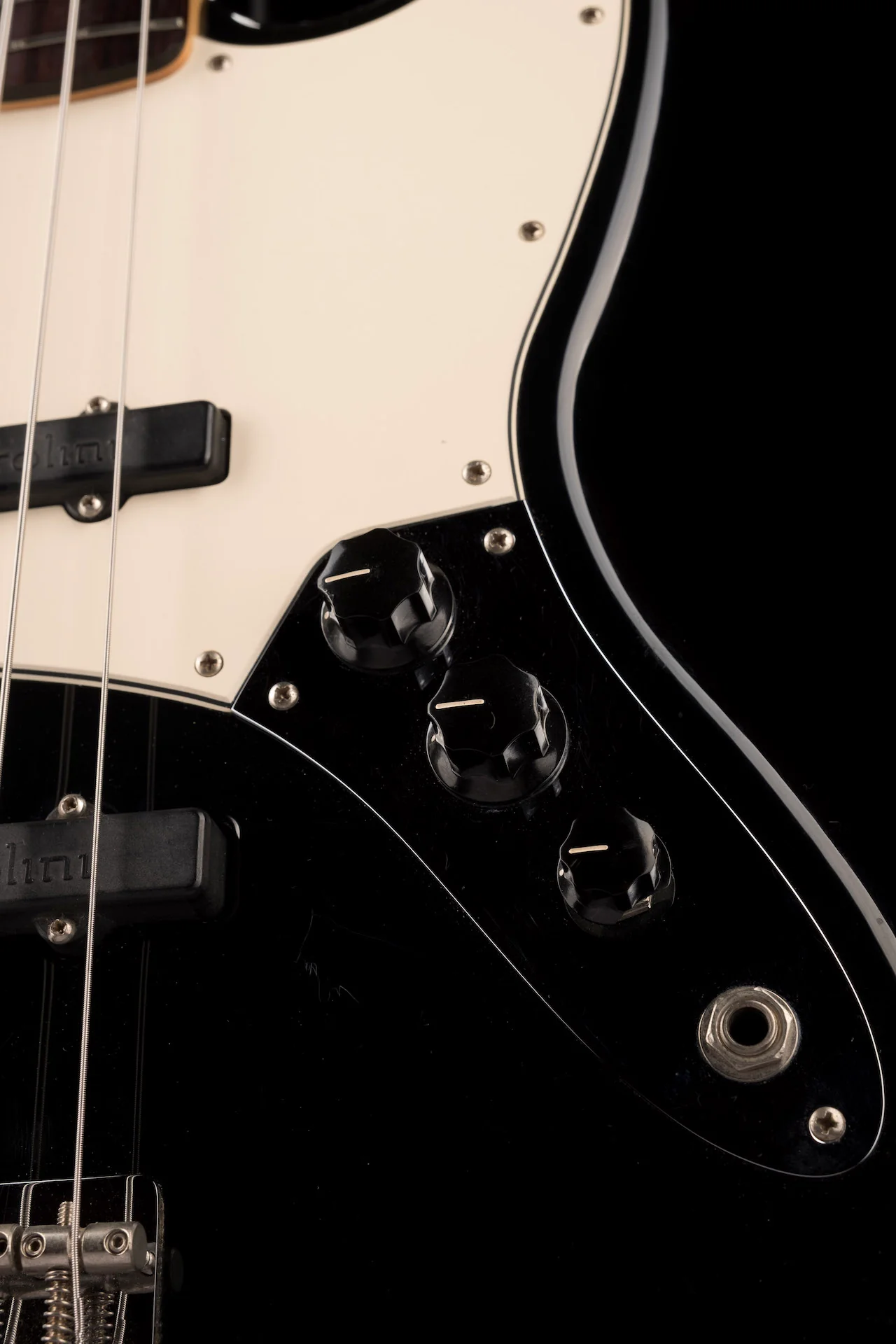Pre Owned 2005 Fender Jazz Bass Standard Bartolini Noiseless Pickups Black With Gig Bag - Image 8