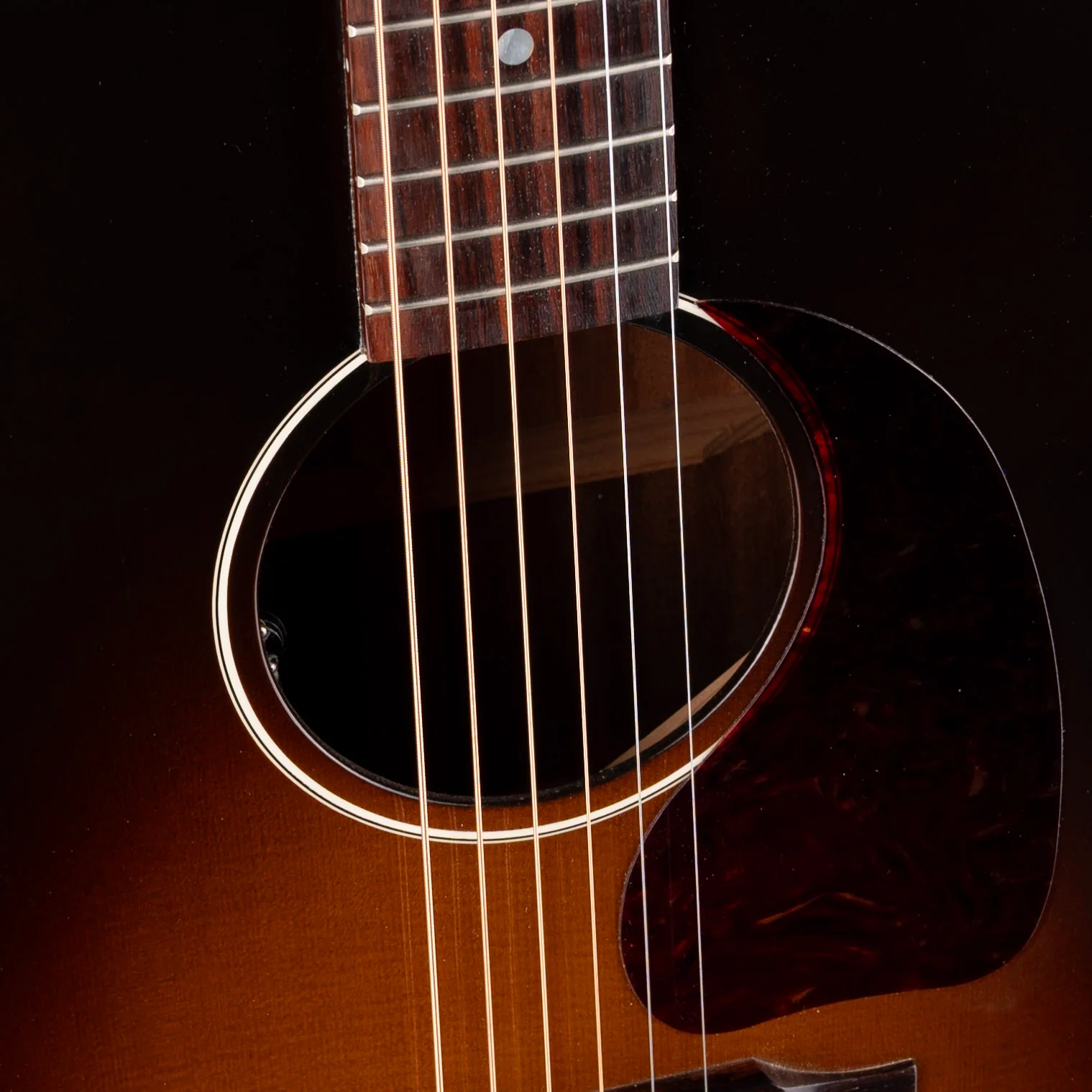 Pre Owned 2006 Gibson J-45 Sunburst Acoustic Guitar With OHSC - Image 3