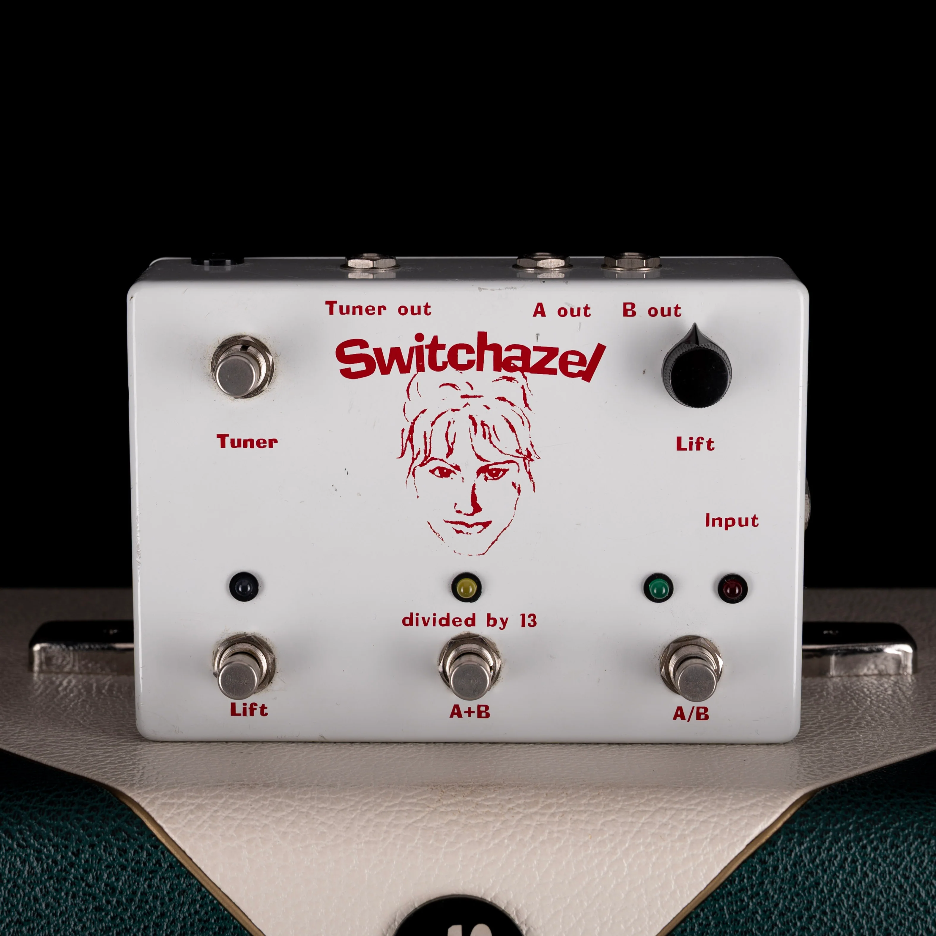 Pre Owned 2007 Divided By 13 FTR37 Green/Cream Guitar Amp Head And 2x12" Cab with Footswitch and Covers - Image 17