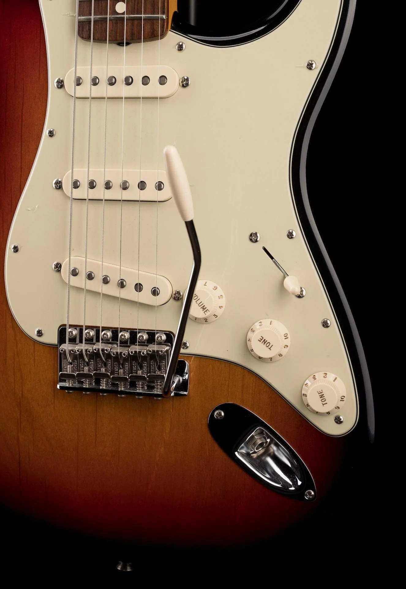 Pre-Owned '07 Fender American Vintage '62 Hot Rod Strat Sunburst With OHSC - Image 5