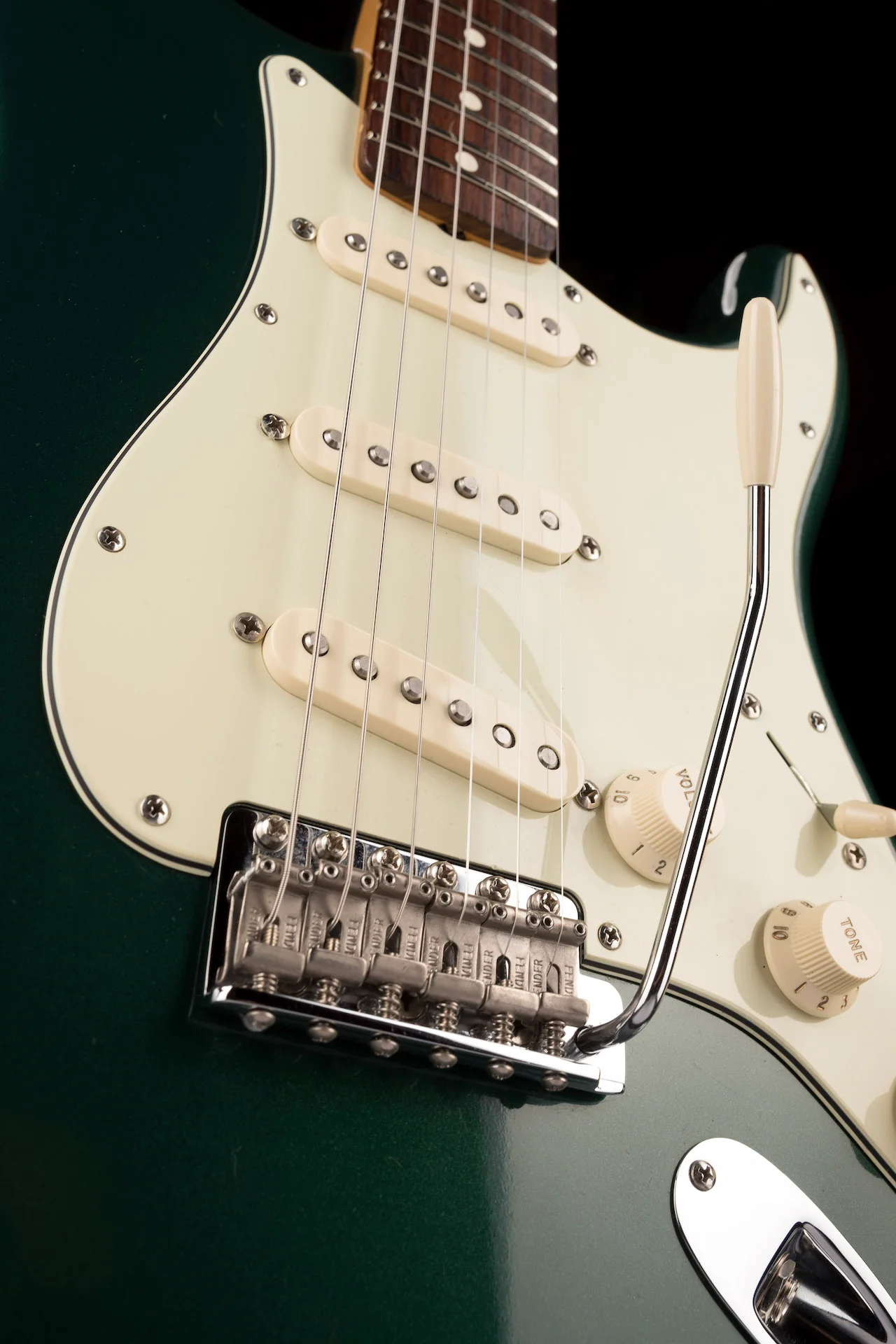 Used '07 Fender American Vintage Hot Rod ‘62 Strat Sherwood Green Stratocaster With Case - Image 9