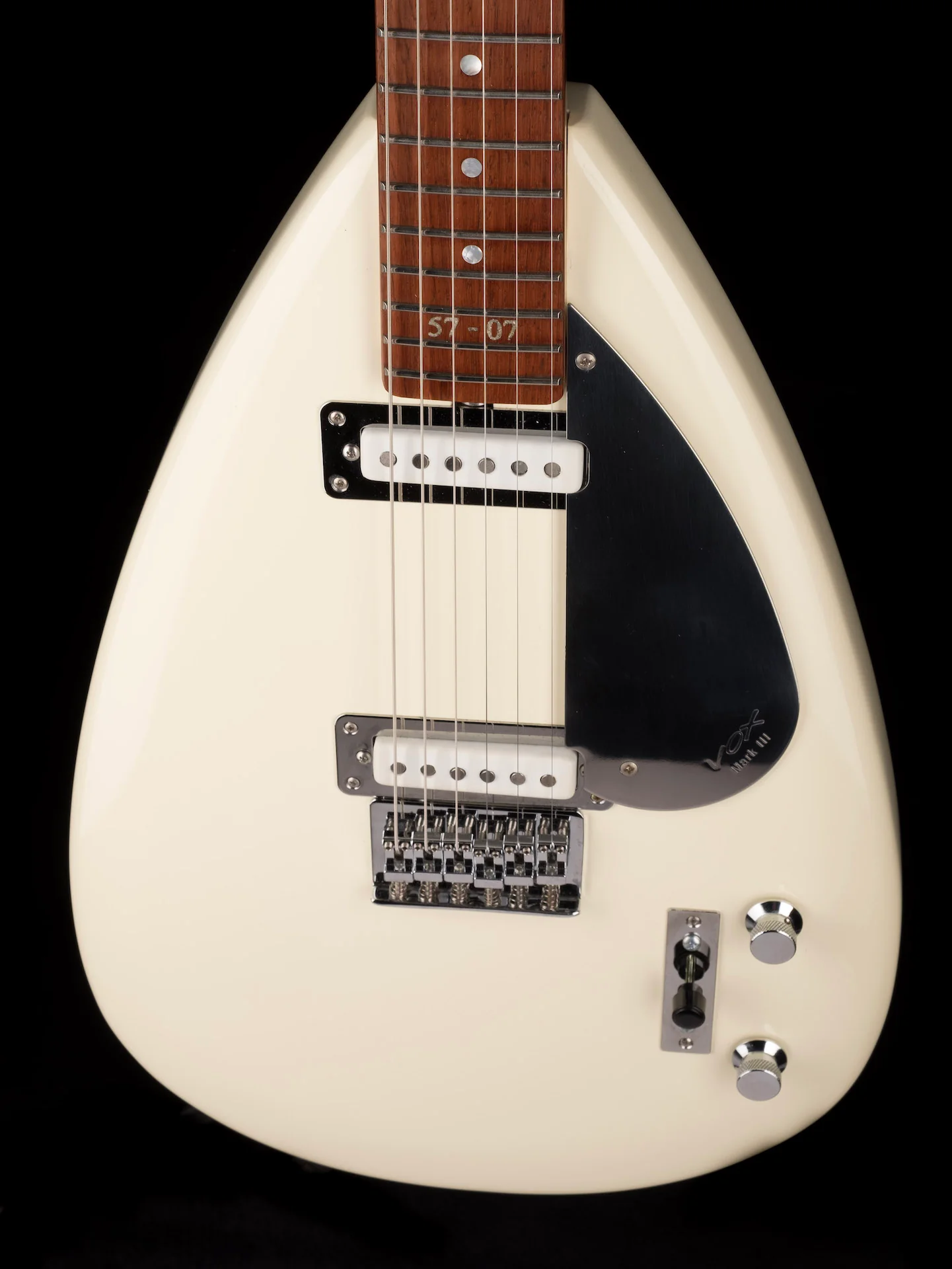 Pre Owned 2007 Vox Custom Shop White Teardrop 57-07 Model - 570754 - Image 4