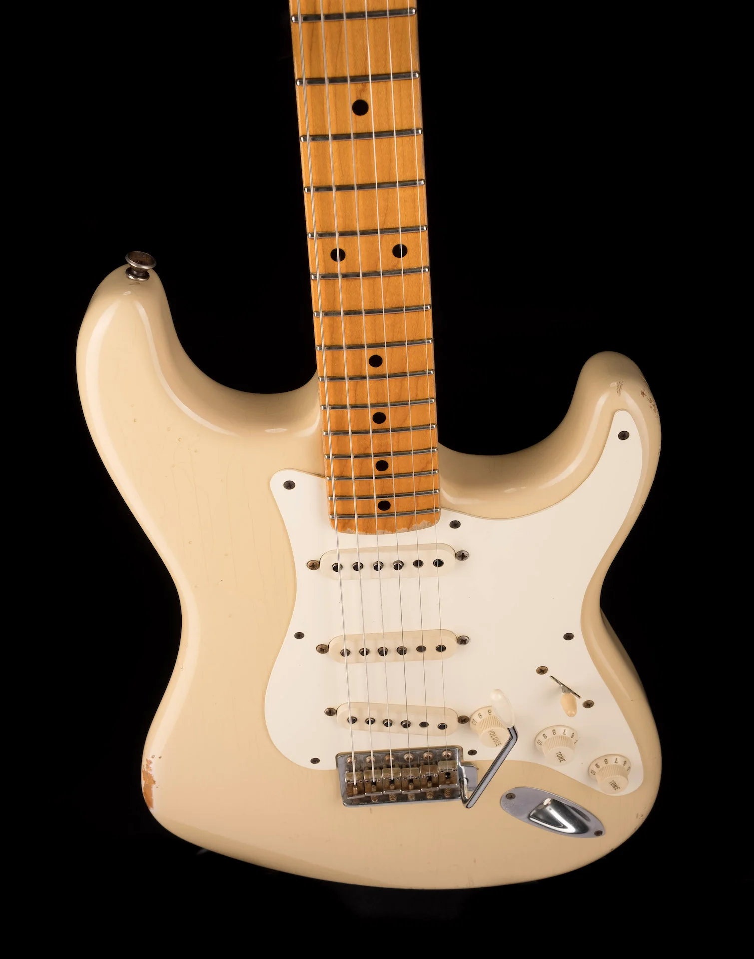 Pre Owned 2009 Fender Custom Shop ‘56 Relic Stratocaster Desert Sand Maple Neck With OHSC - Image 4