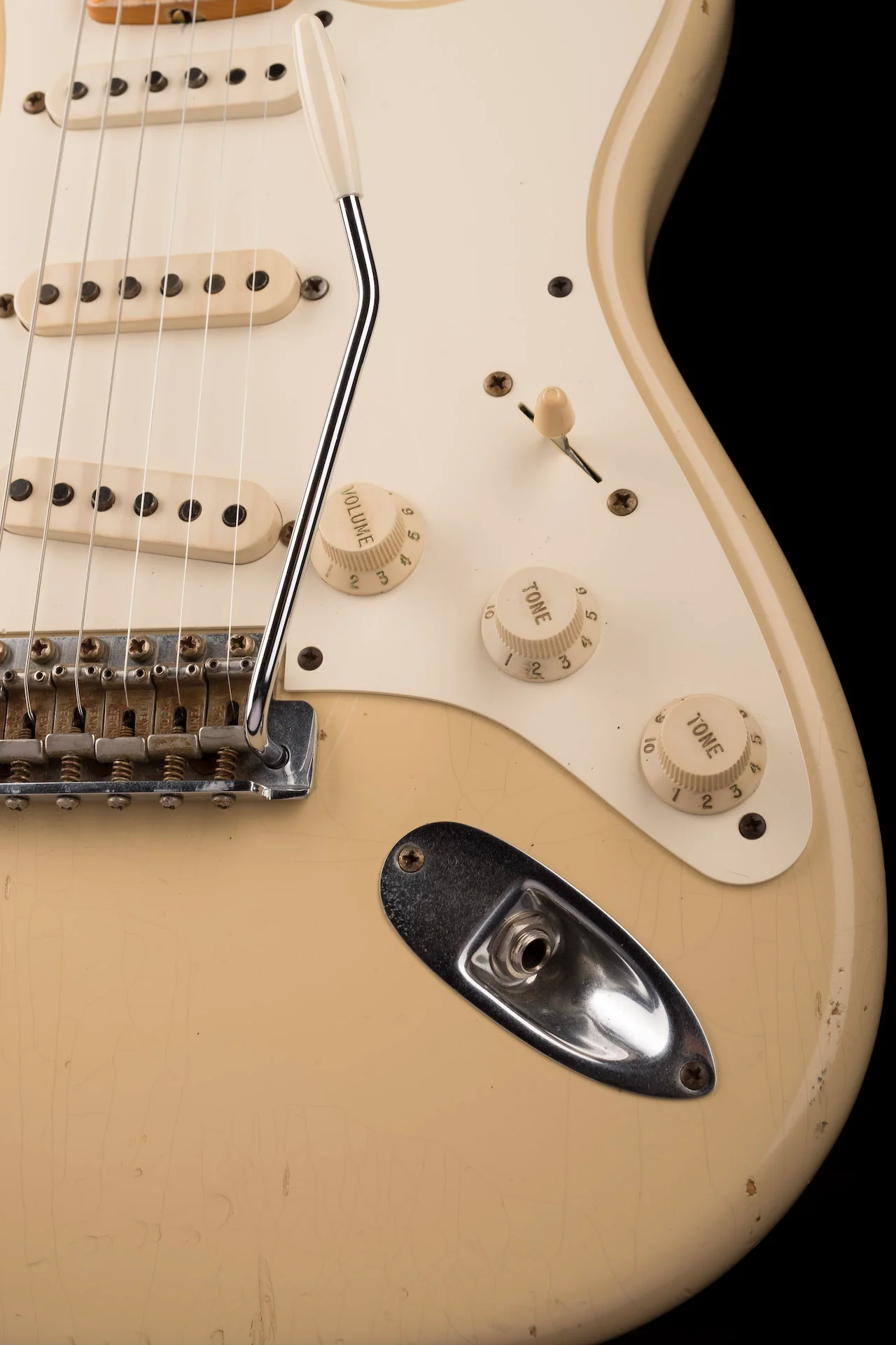 Pre Owned 2009 Fender Custom Shop ‘56 Relic Stratocaster Desert Sand Maple Neck With OHSC - Image 8