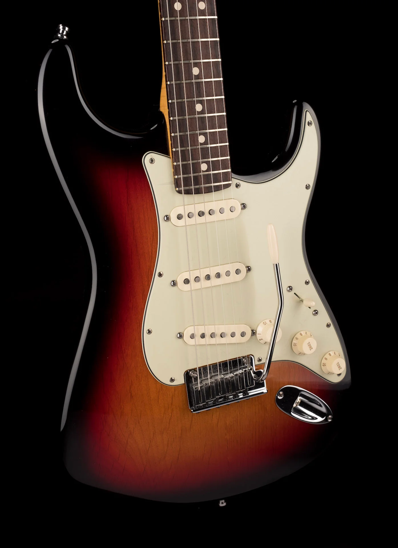 Pre Owned 2009 Fender Custom Shop Custom Deluxe Strat NOS 3-Tone Sunburst With Case - Image 11