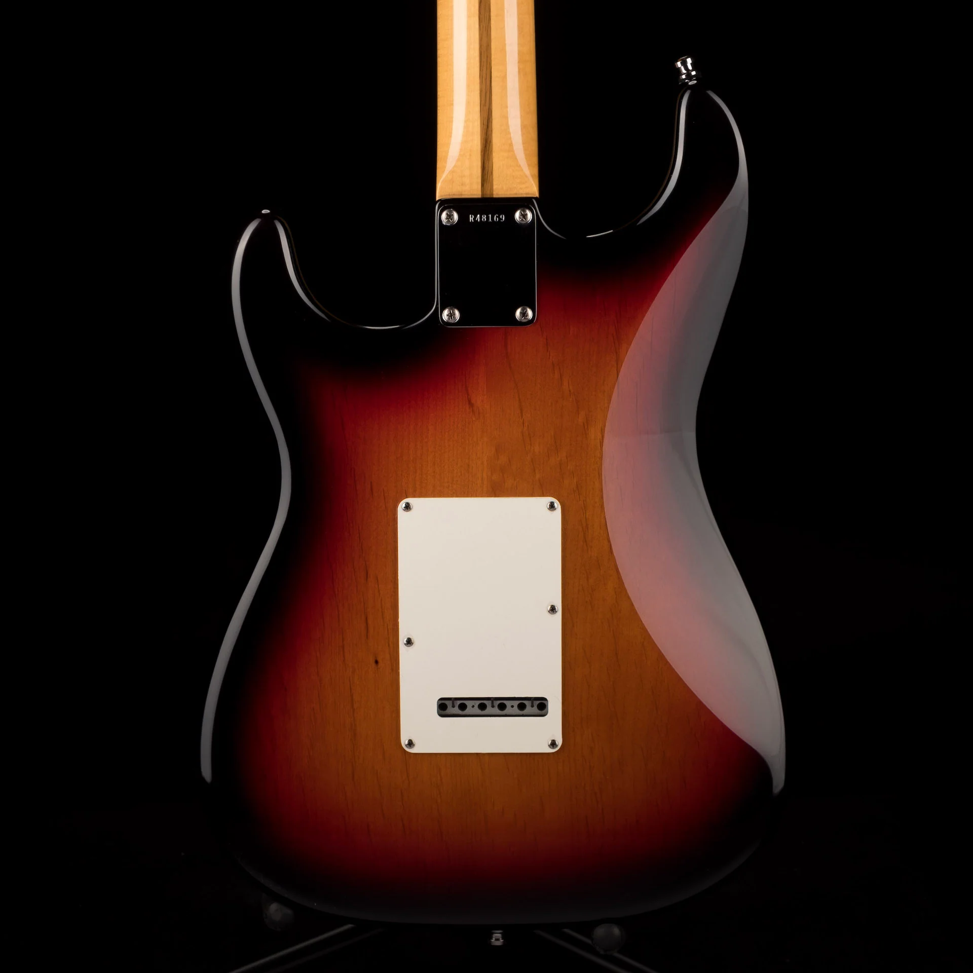 Pre Owned 2009 Fender Custom Shop Custom Deluxe Strat NOS 3-Tone Sunburst With Case - Image 14