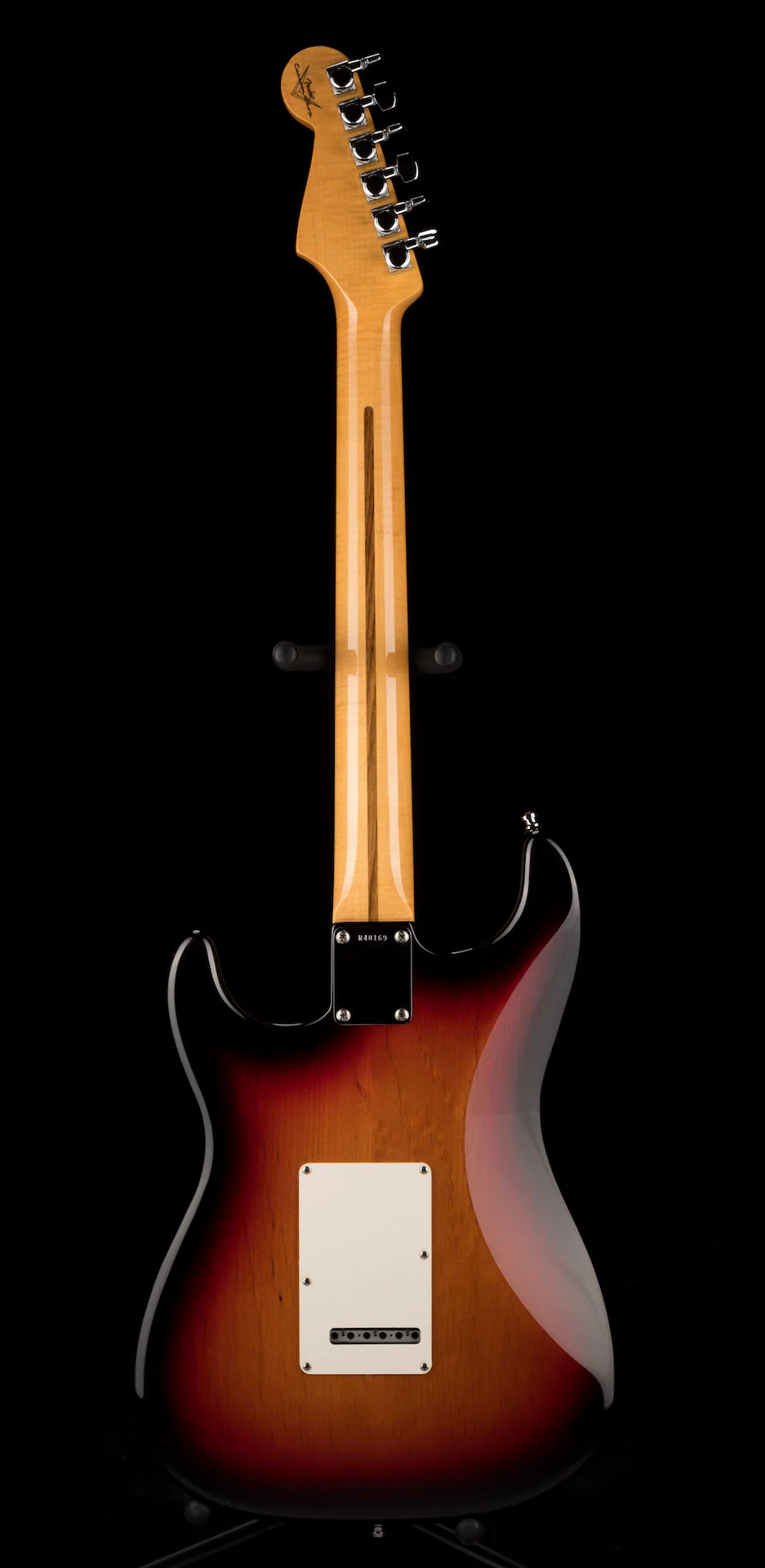 Pre Owned 2009 Fender Custom Shop Custom Deluxe Strat NOS 3-Tone Sunburst With Case - Image 15