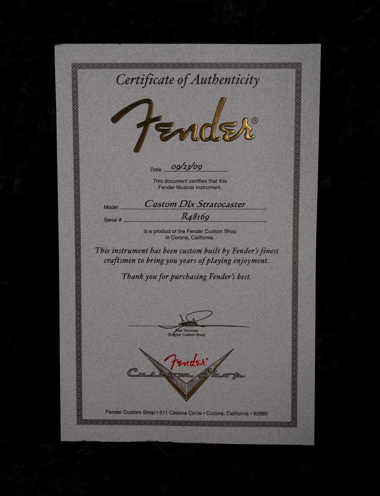 Pre Owned 2009 Fender Custom Shop Custom Deluxe Strat NOS 3-Tone Sunburst With Case - Image 21