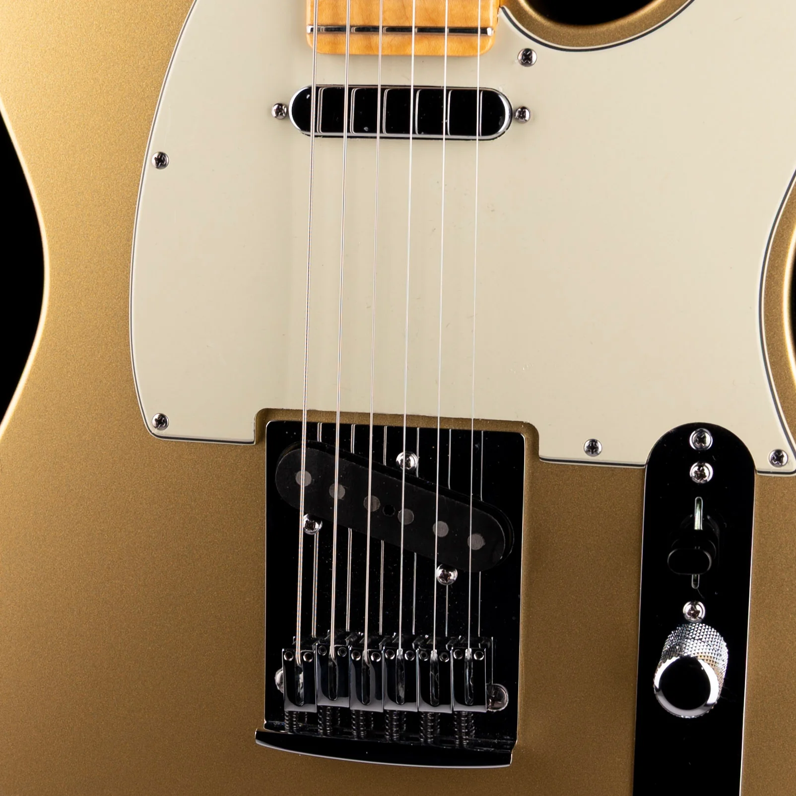 Pre Owned 2009 Fender Custom Shop Custom Deluxe Telecaster HLE Gold With OHSC - Image 4