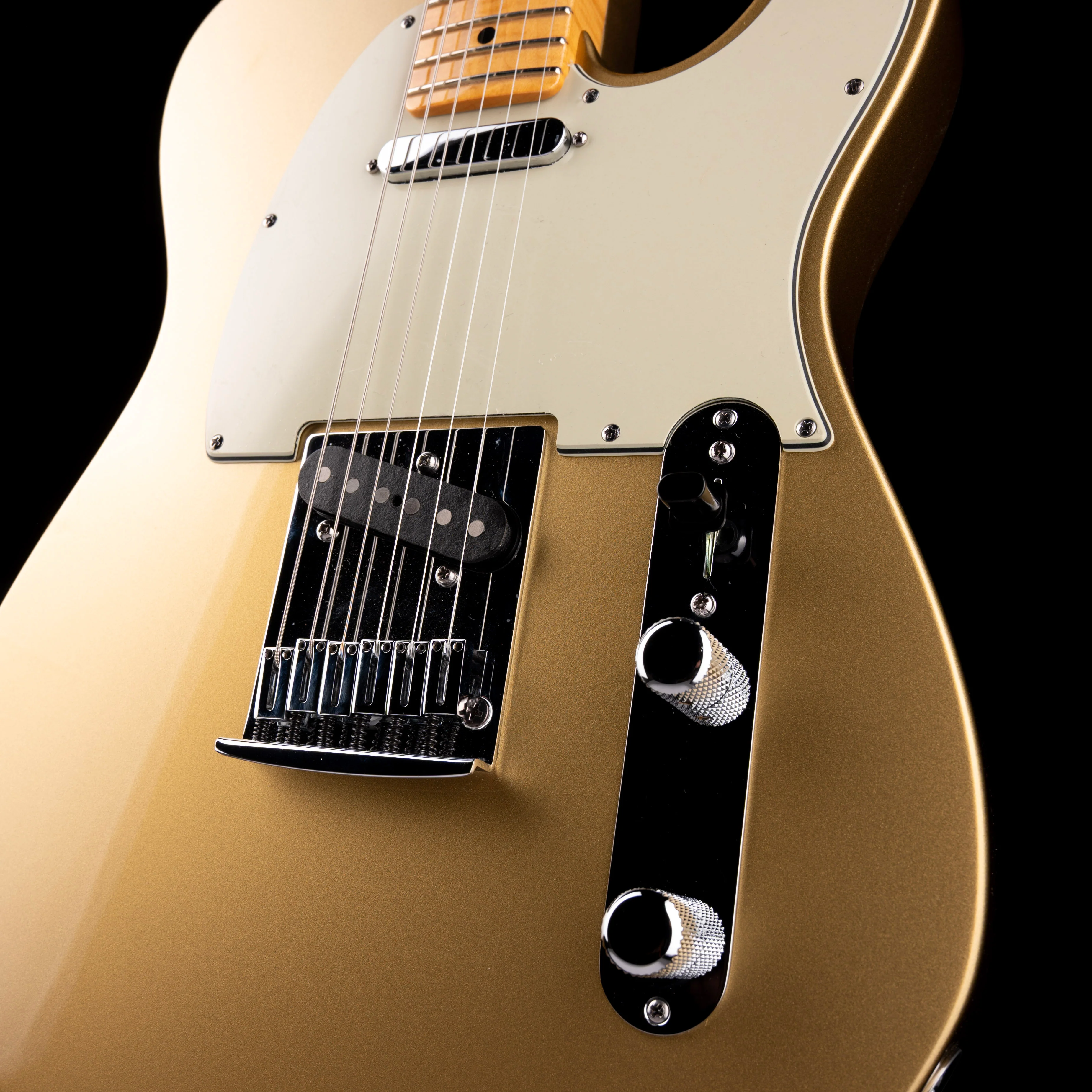 Pre Owned 2009 Fender Custom Shop Custom Deluxe Telecaster HLE Gold With OHSC - Image 5