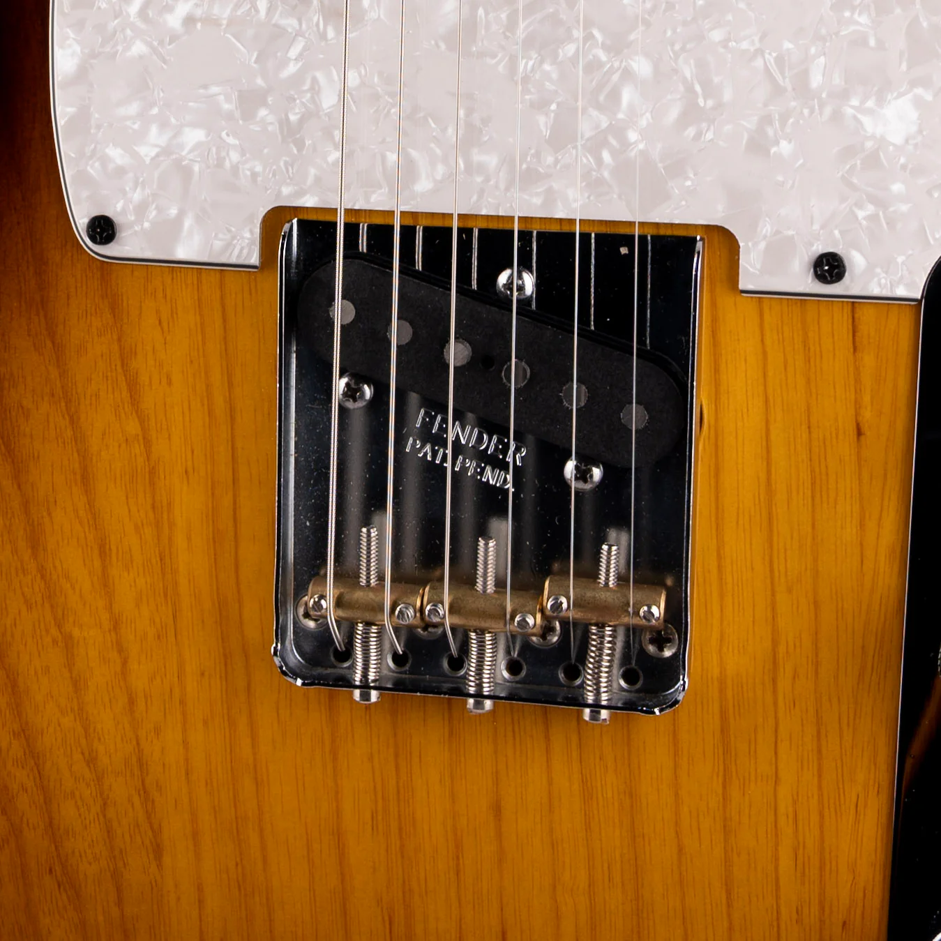 Pre-Owned 2010 Fender Classic Series 50's Esquire 2-Tone Sunburst With Case - Image 4