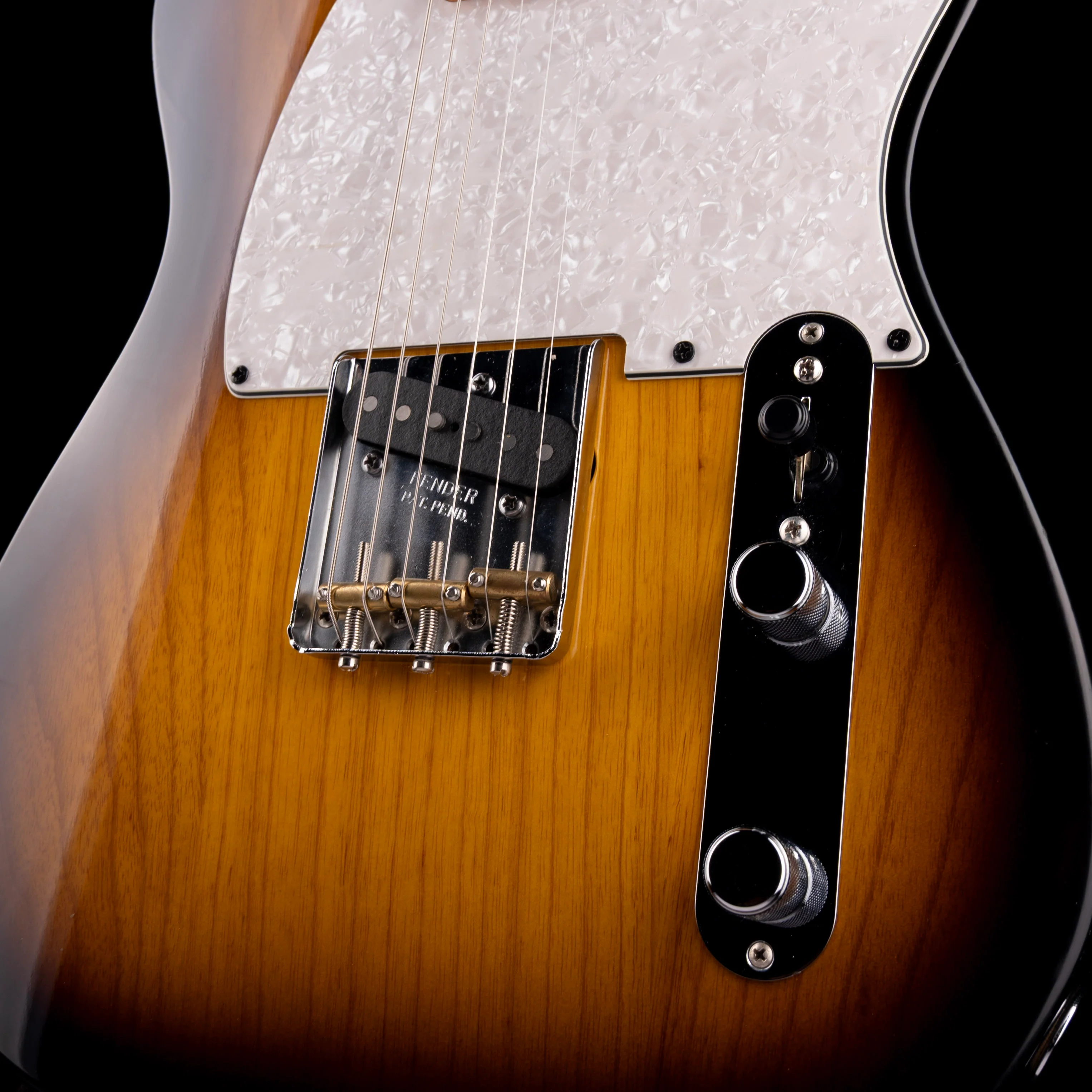 Pre-Owned 2010 Fender Classic Series 50's Esquire 2-Tone Sunburst With Case - Image 5