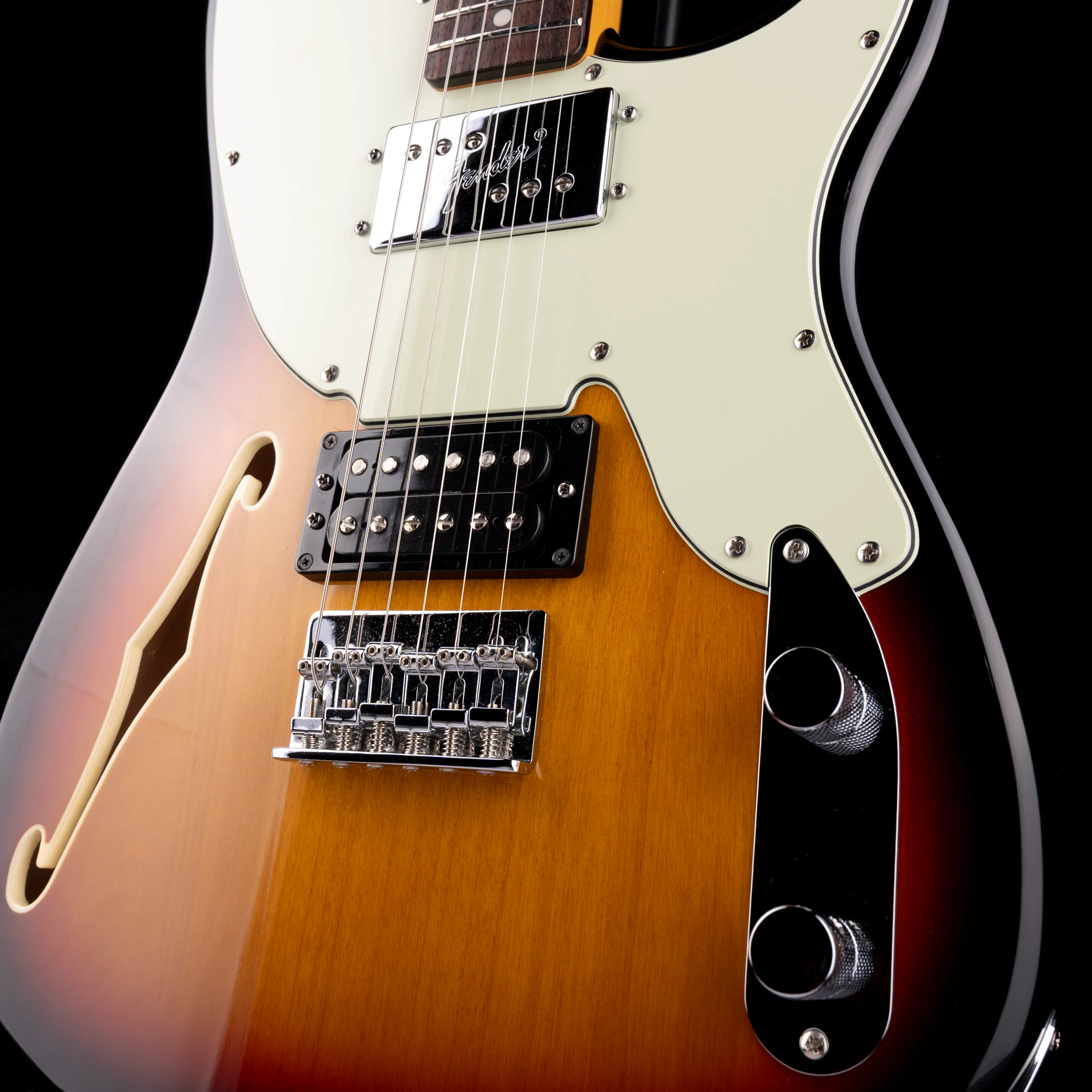 Pre-Owned 2011 Fender Made In Japan ‘72 Pawnshop Strat Thinline 3-Tone Sunburst With Gig Bag - Image 5
