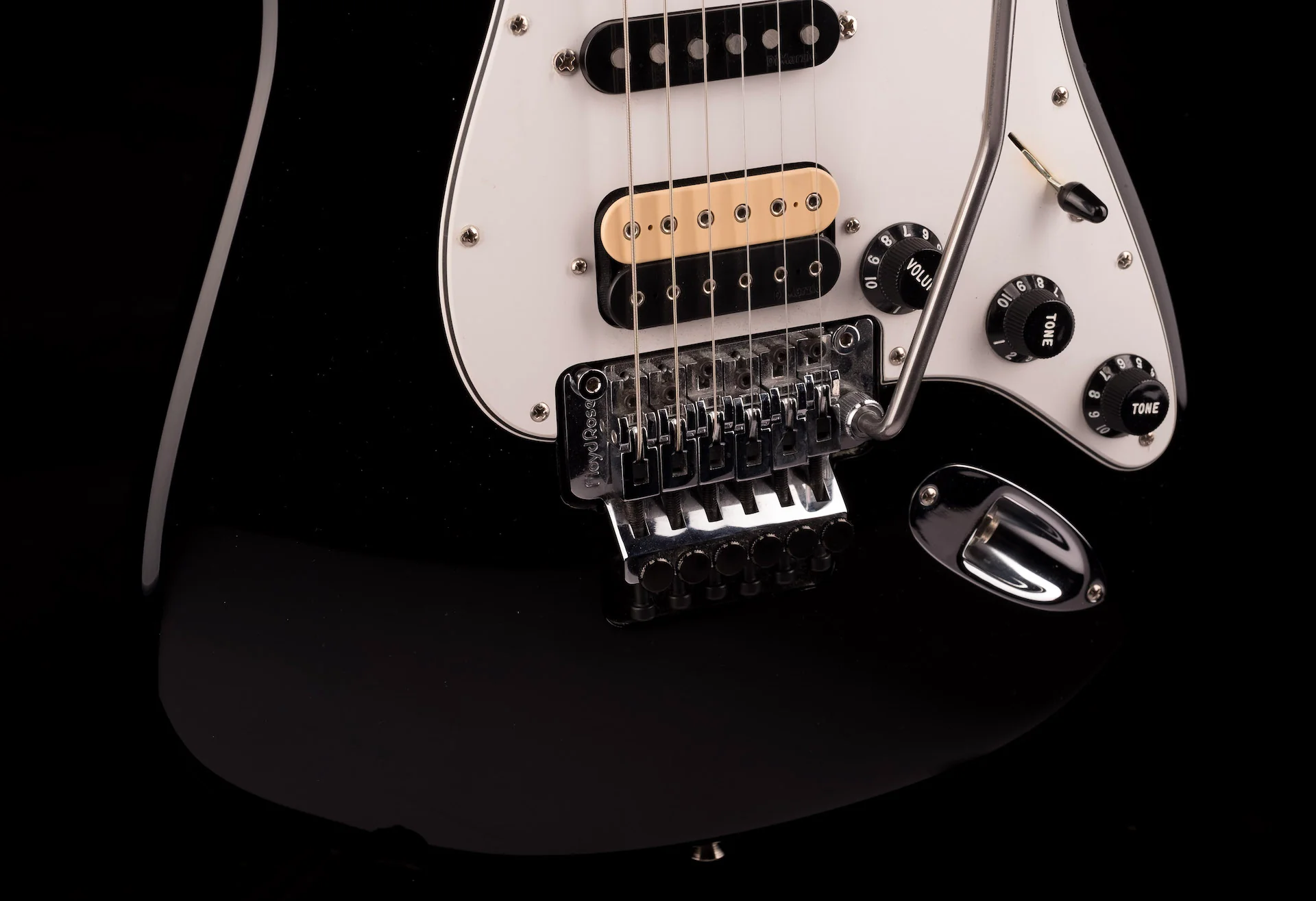 Pre Owned 2011 Fender Masterbuilt Todd Krause 1969 NOS Stratocaster HSH Black With OHSC - Image 5
