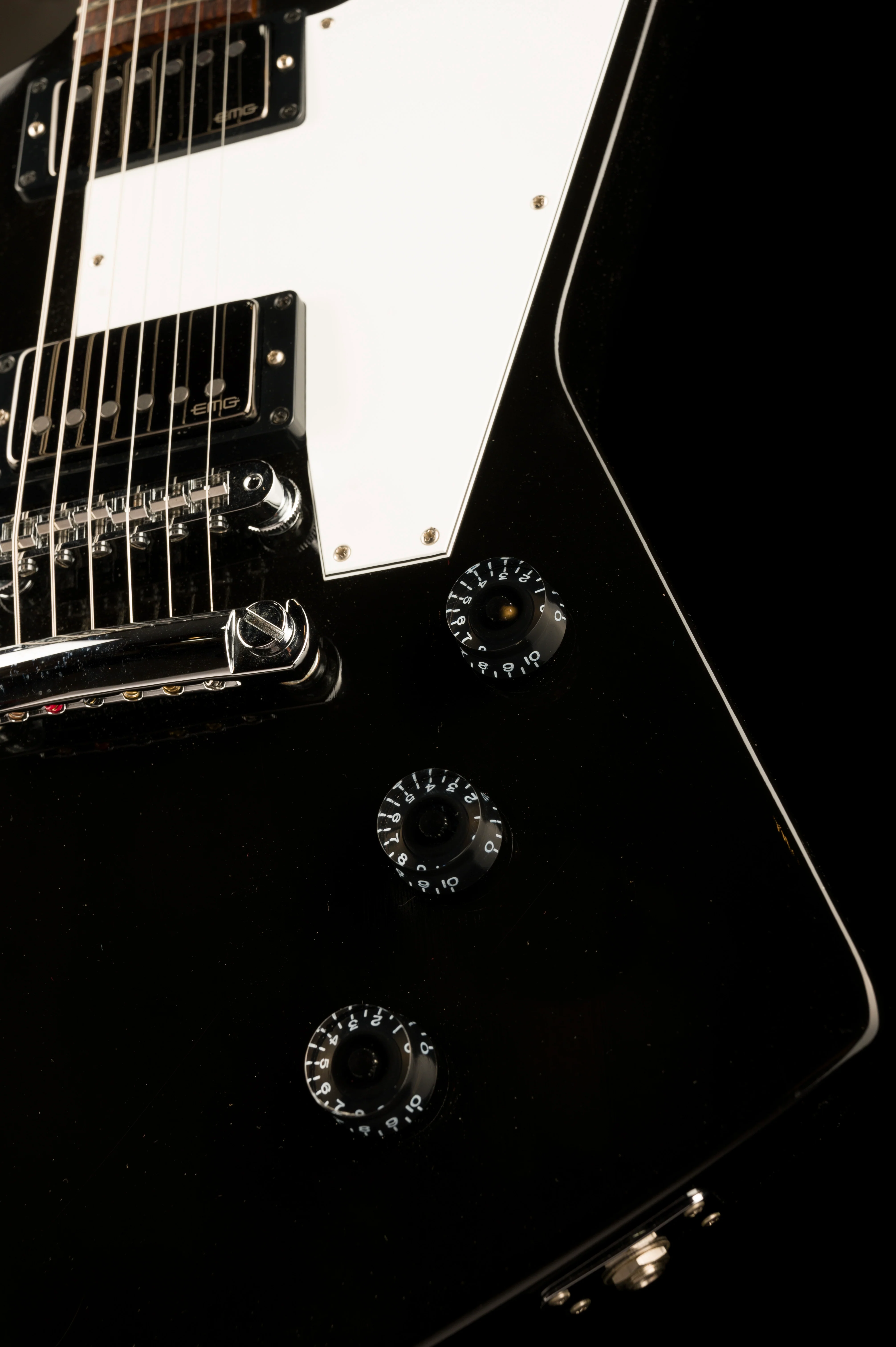 Pre Owned 2011 Gibson Explorer with EMG James Hatfield JH Set Pickups Ebony With OHSC - Image 8