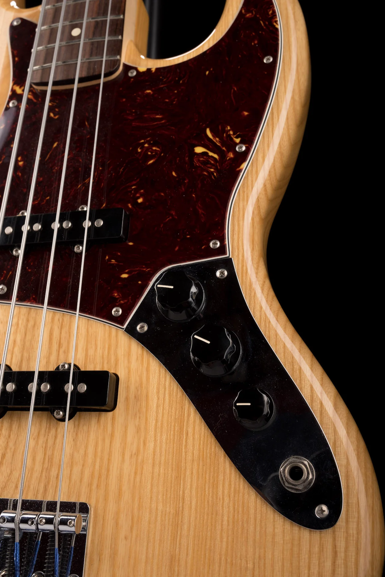 Pre Owned 2012 Fender Special Run Deluxe Jazz Bass Natural with Case - Image 8