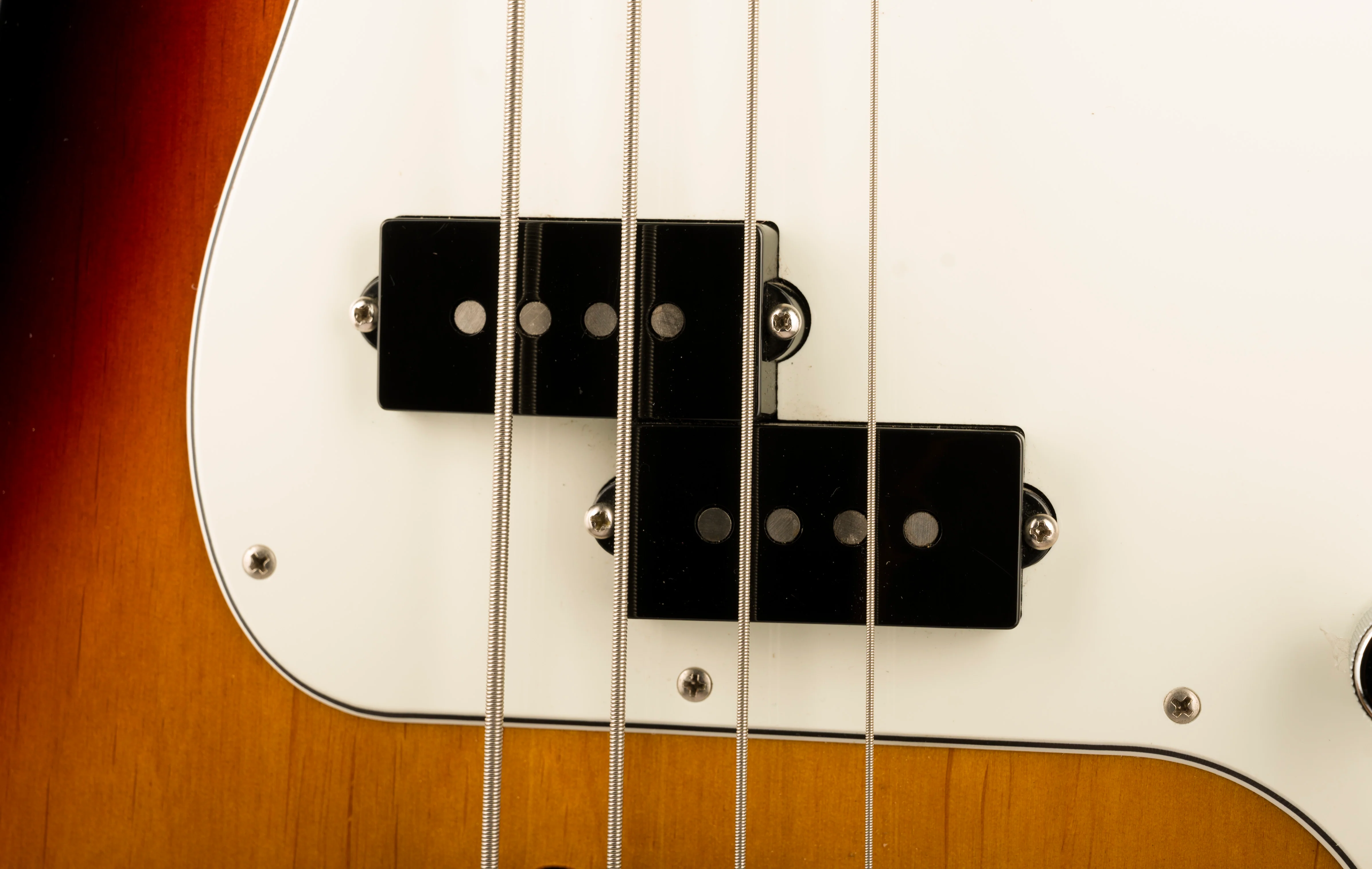 Pre Owned 2014 Fender Special Run Deluxe PJ Bass 3-Color Sunburst With Gig Bag - Image 7