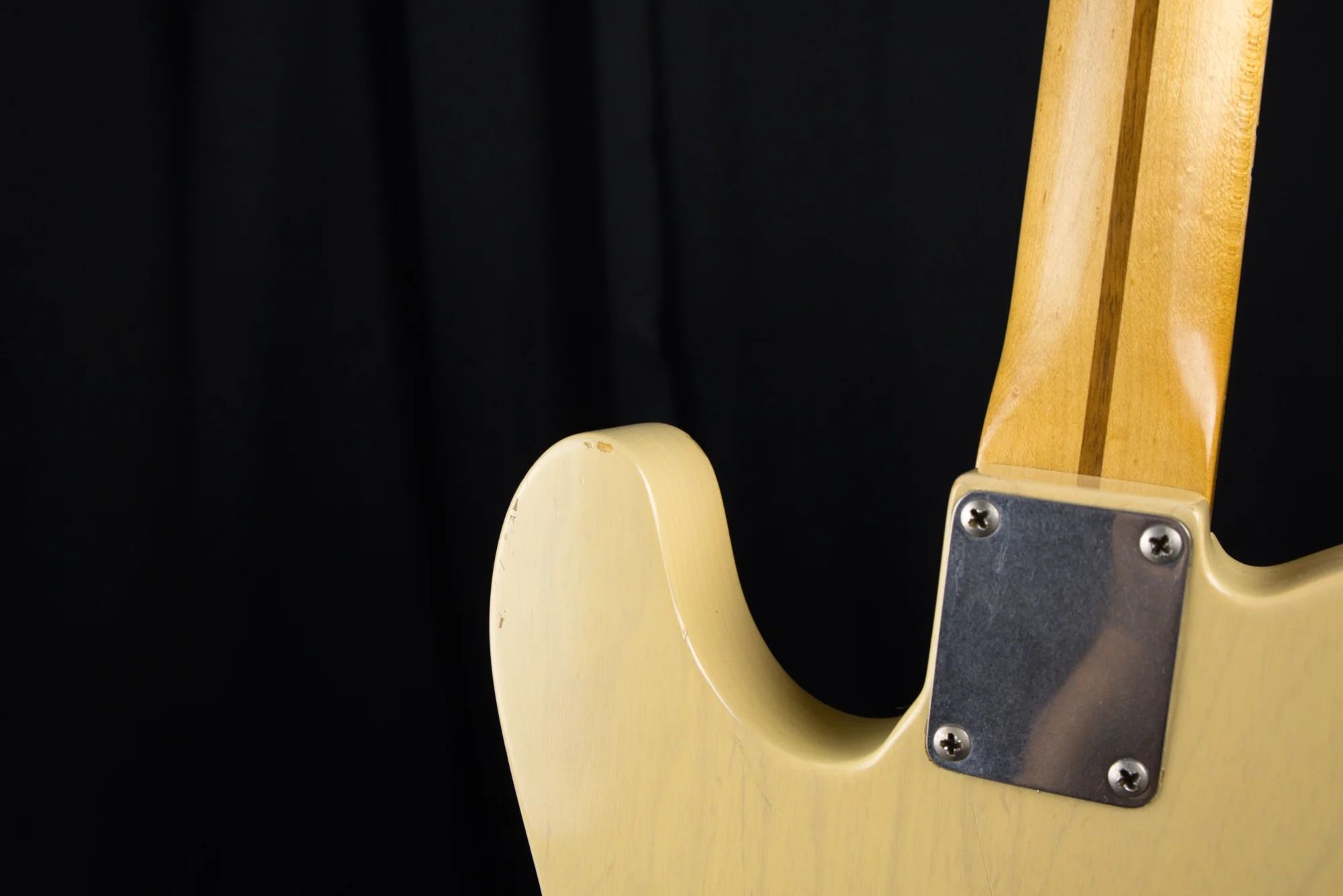 Pre Owned '06 Fender Custom Shop '52 Telecaster Relic Honey Blonde W/ OHSC - Image 12