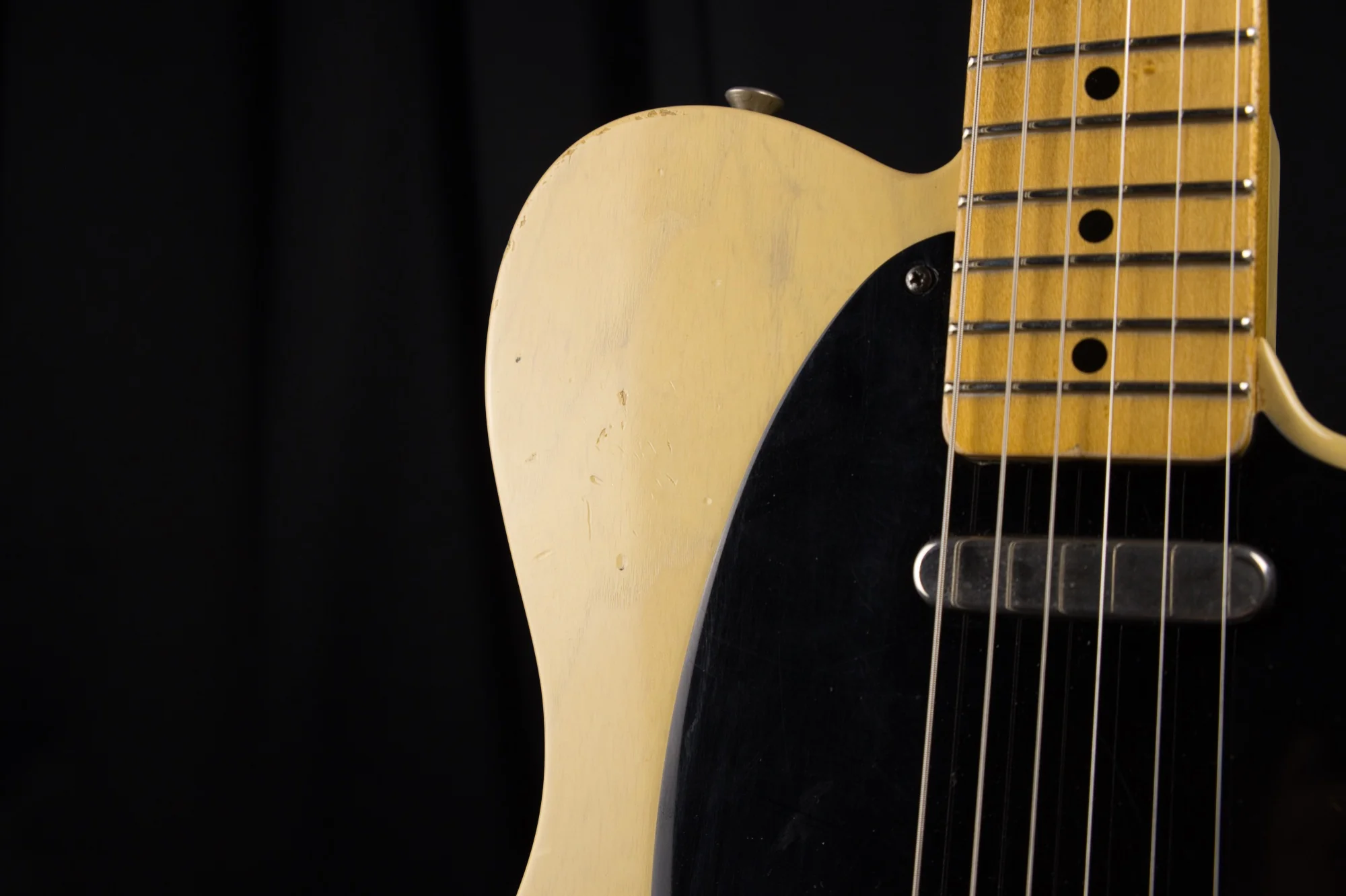 Pre Owned '06 Fender Custom Shop '52 Telecaster Relic Honey Blonde W/ OHSC - Image 4