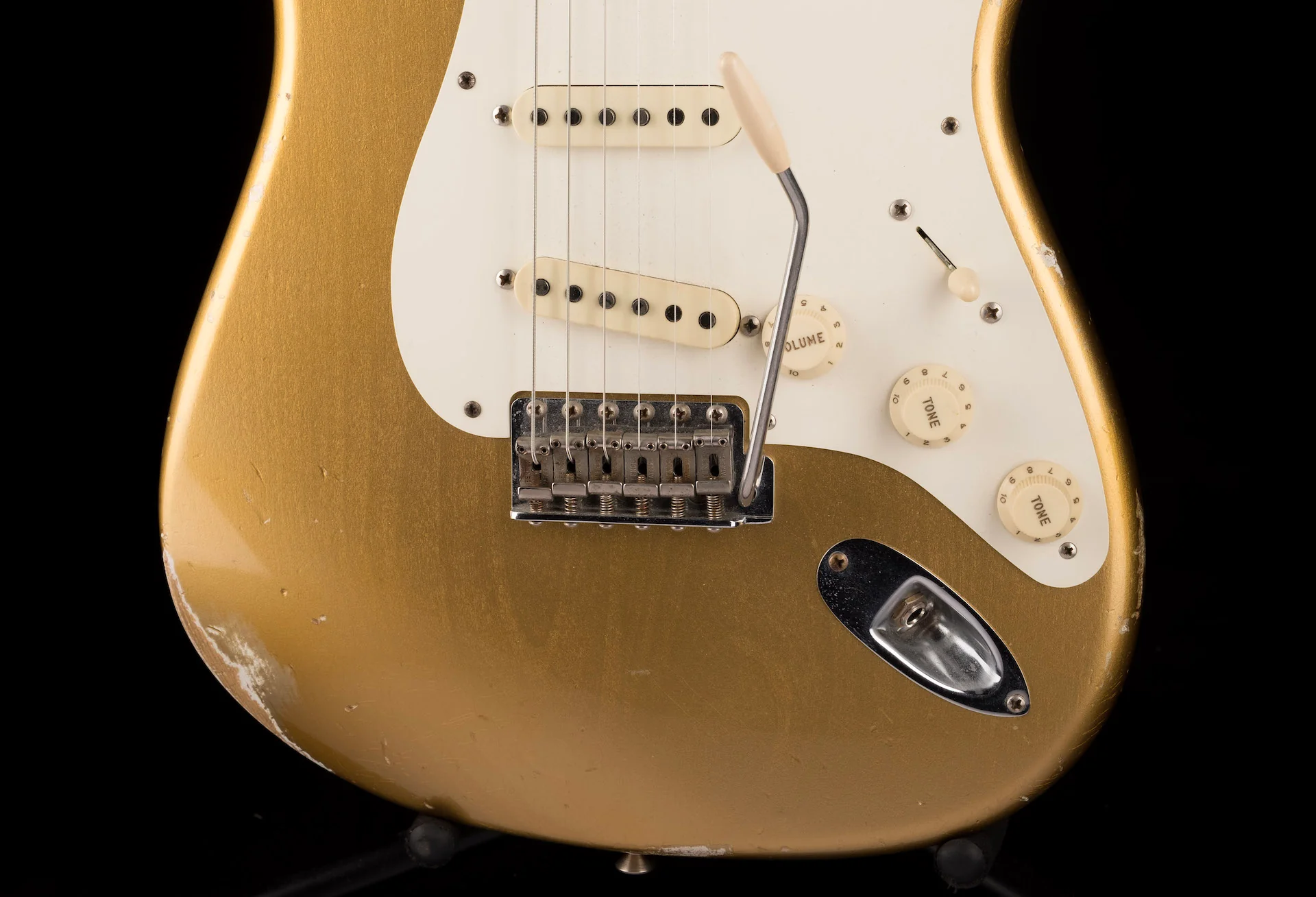 Pre Owned 2017 Fender Custom Shop 1957 Stratocaster Relic HLE Gold With OHSC - Image 5