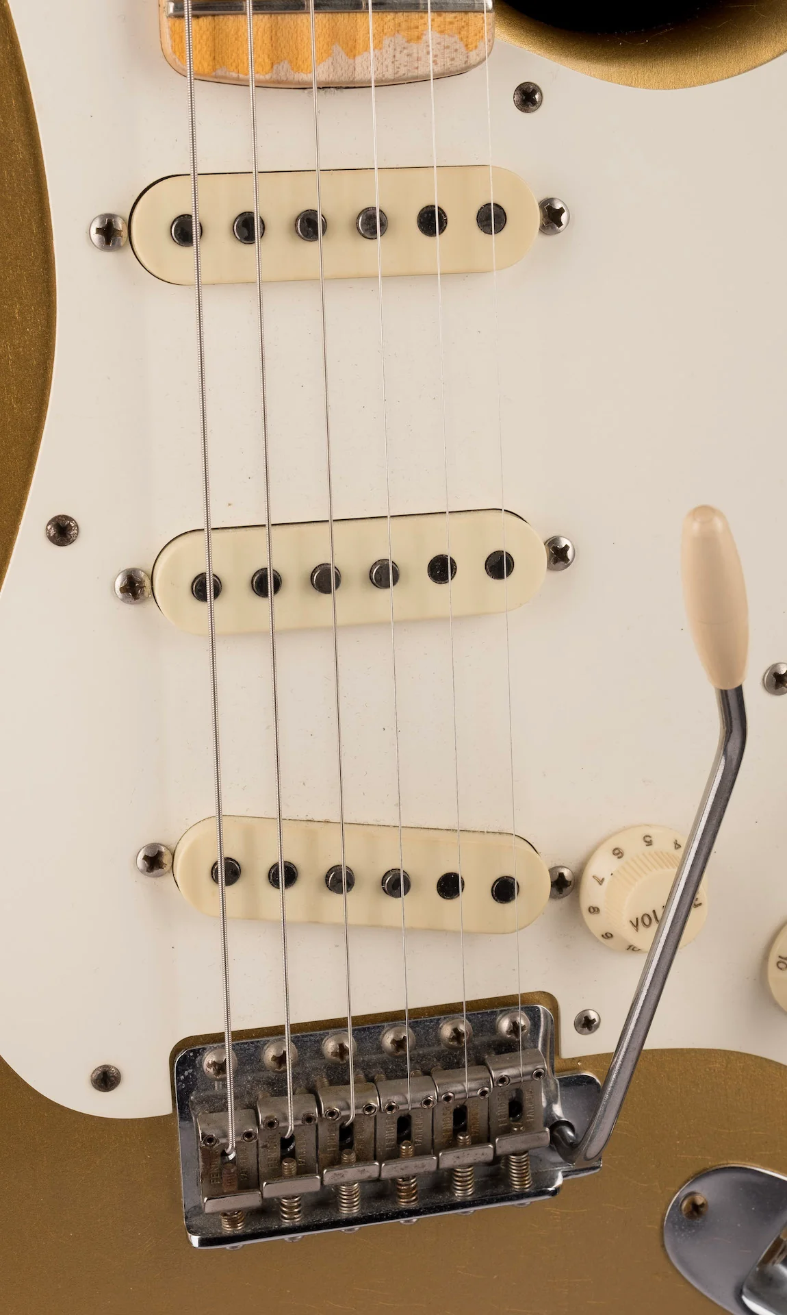 Pre Owned 2017 Fender Custom Shop 1957 Stratocaster Relic HLE Gold With OHSC - Image 7