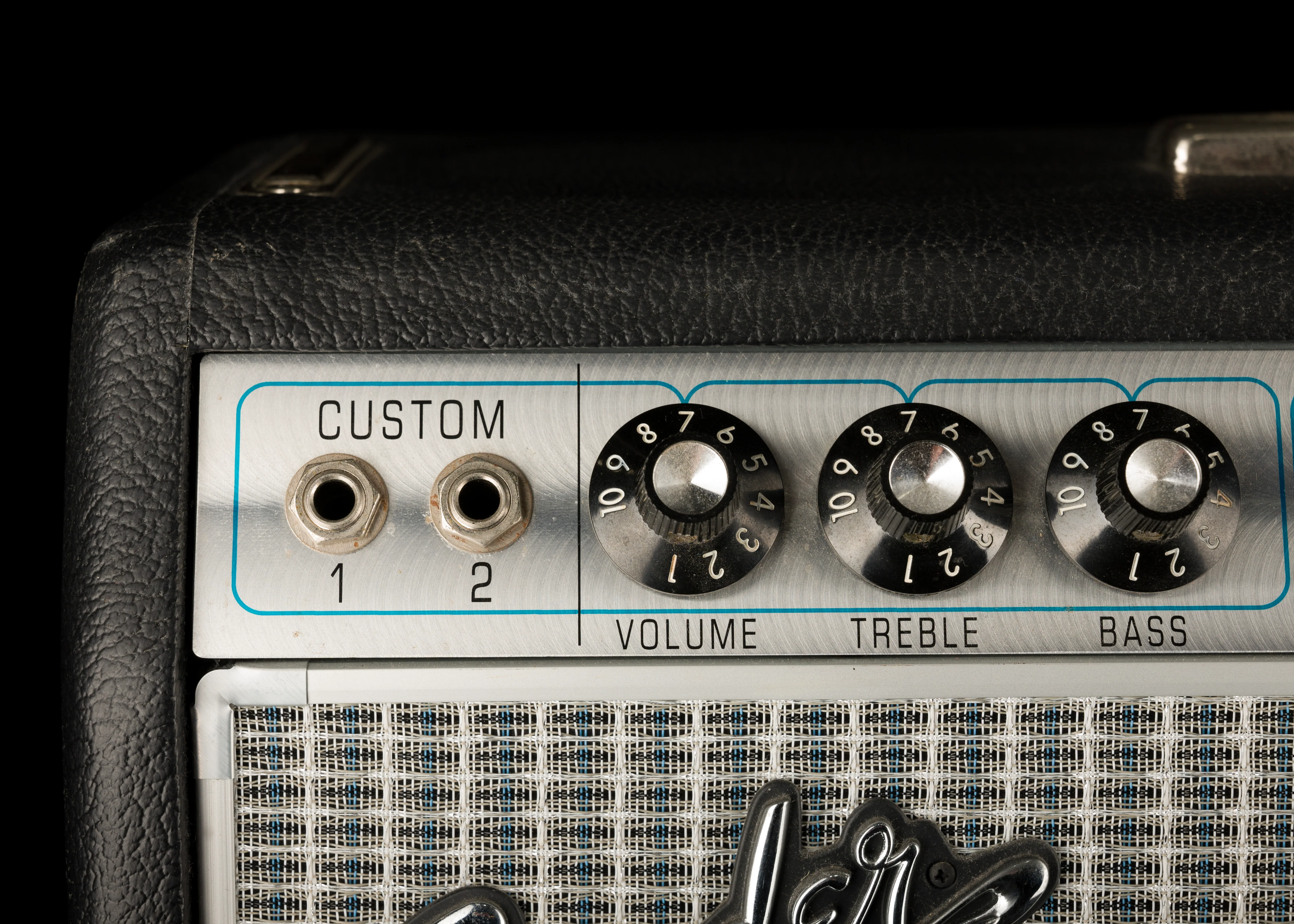 Pre Owned 2018 Fender Limited Edition ’68 Custom Deluxe Reverb Pine Neo Guitar Amp Combo with Cover - Image 4