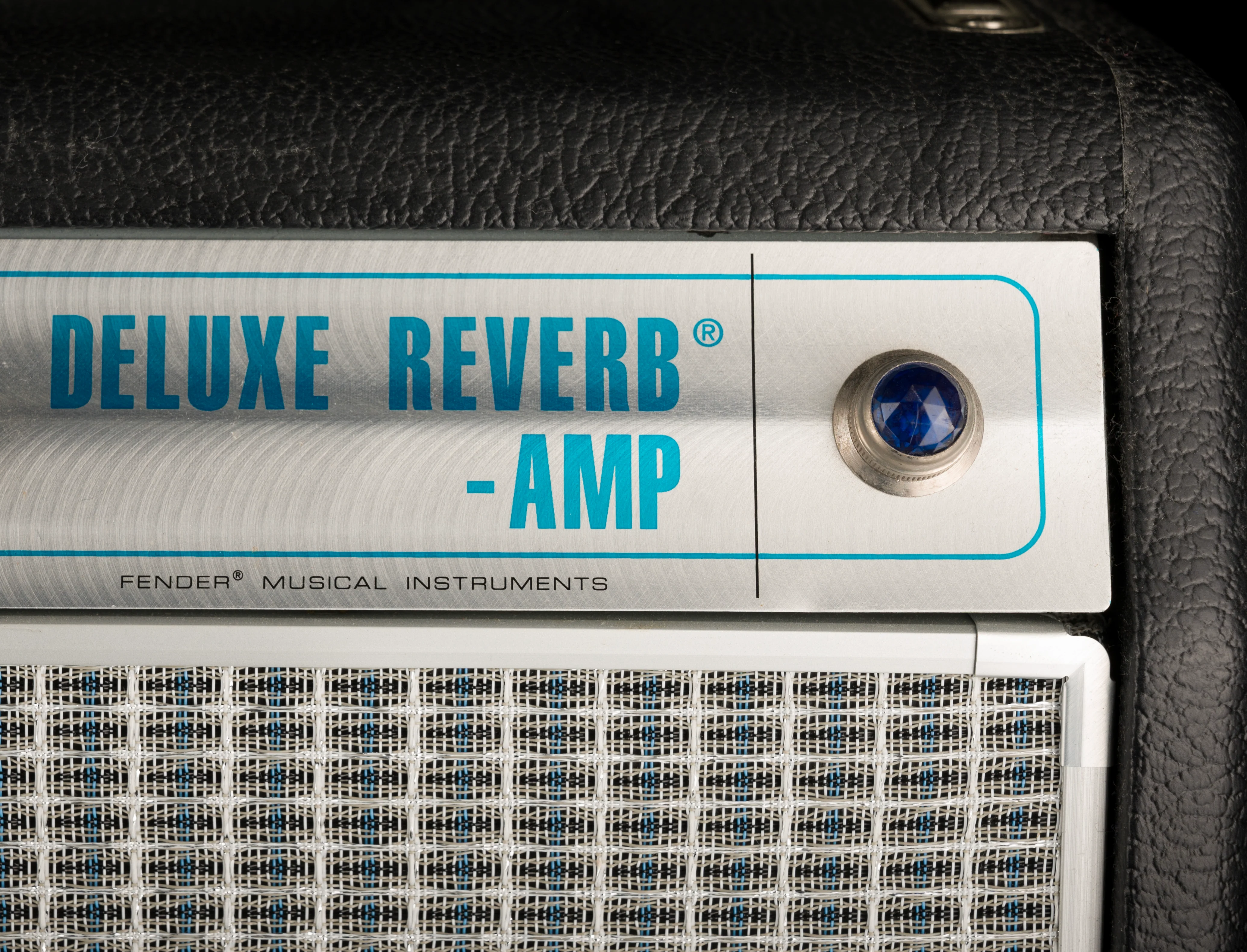 Pre Owned 2018 Fender Limited Edition ’68 Custom Deluxe Reverb Pine Neo Guitar Amp Combo with Cover - Image 6