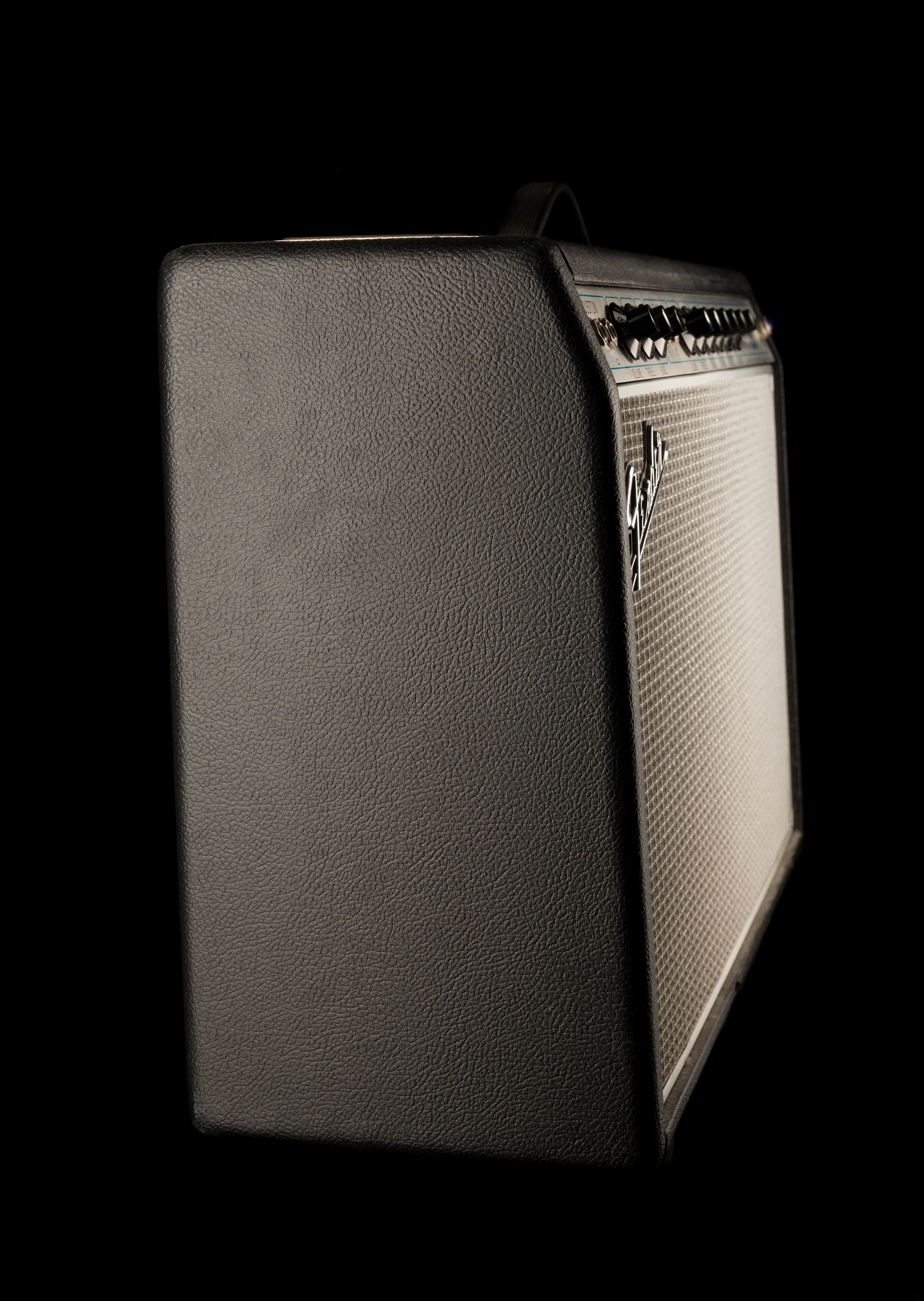 Pre Owned 2018 Fender Limited Edition ’68 Custom Deluxe Reverb Pine Neo Guitar Amp Combo with Cover - Image 9