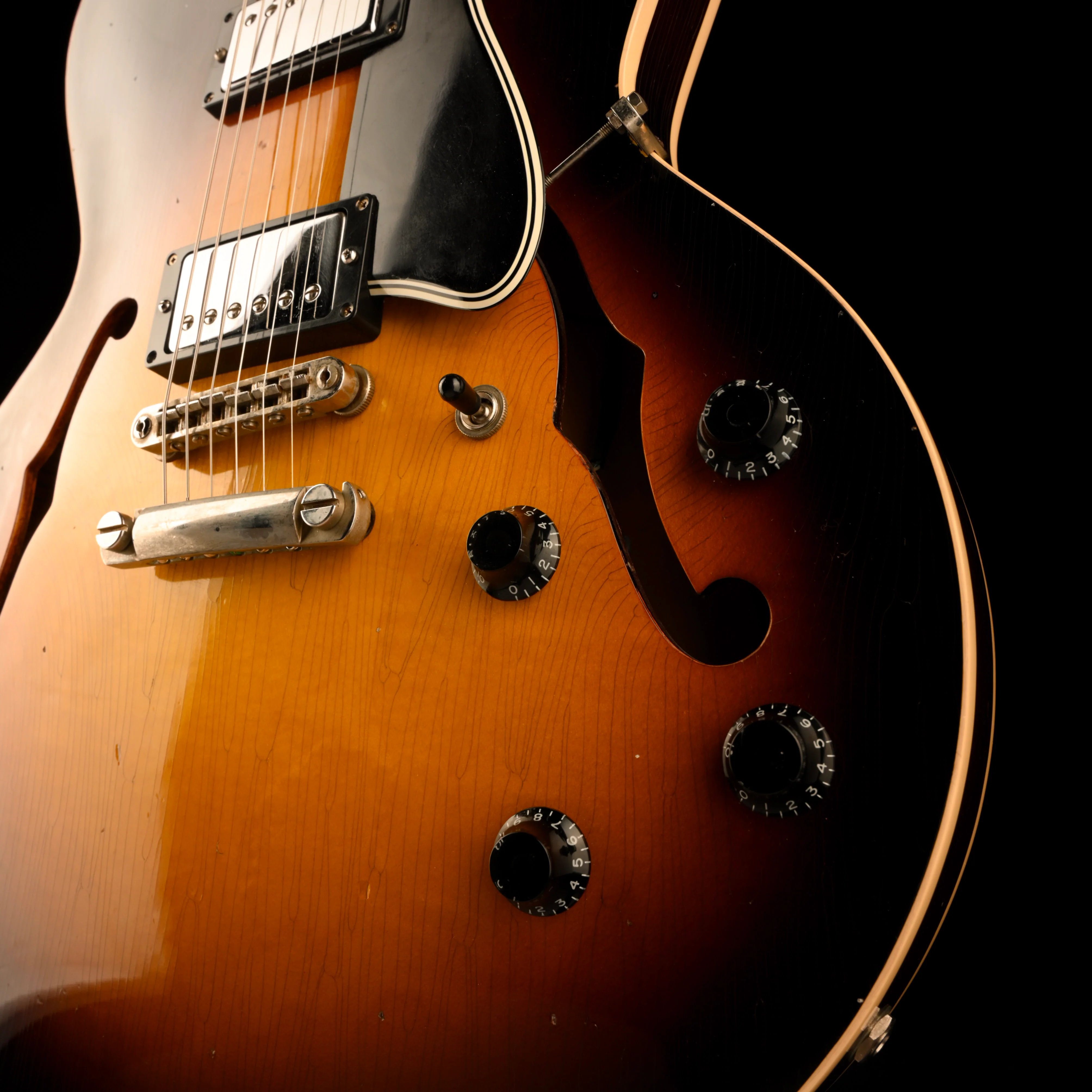 Pre-Owned 2022 Heritage H-535 Aged Sunburst Electric Guitar With OHSC - Image 5