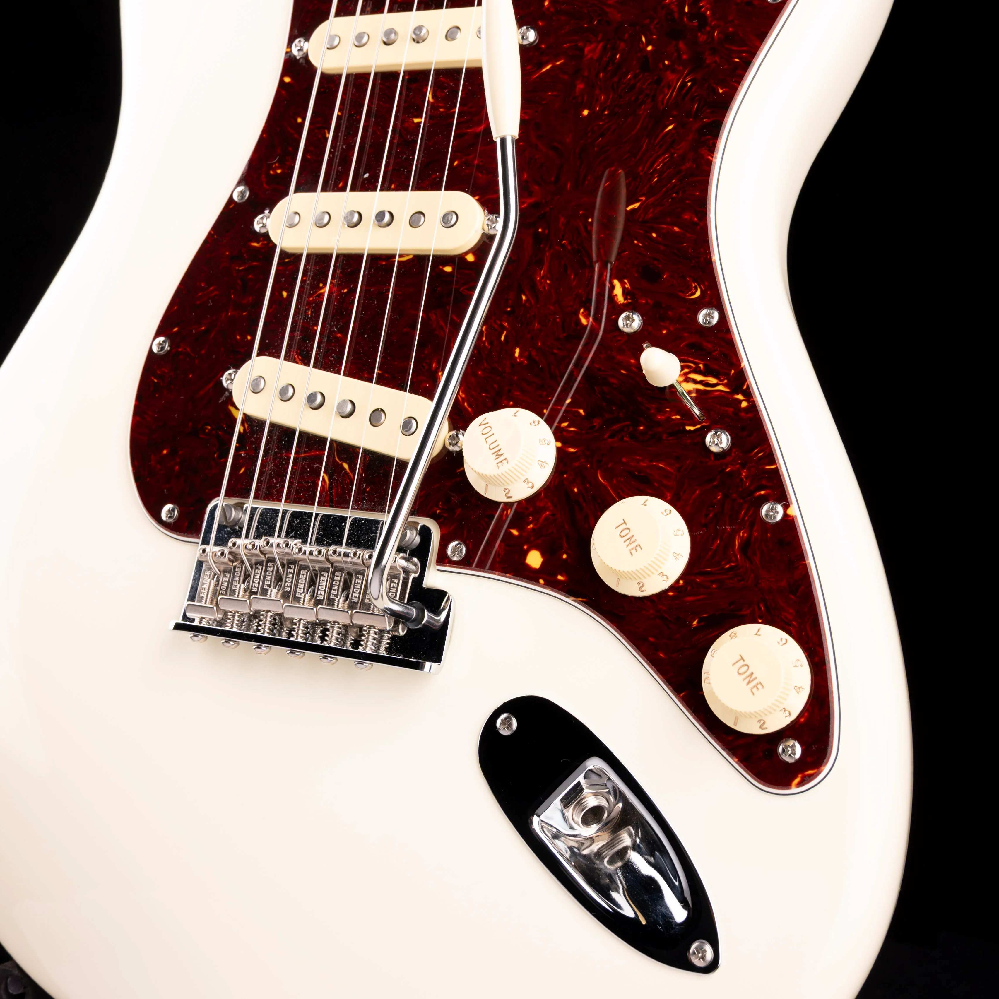 Pre Owned 2023 Fender American Professional II Stratocaster Olympic White With OHSC - Image 5