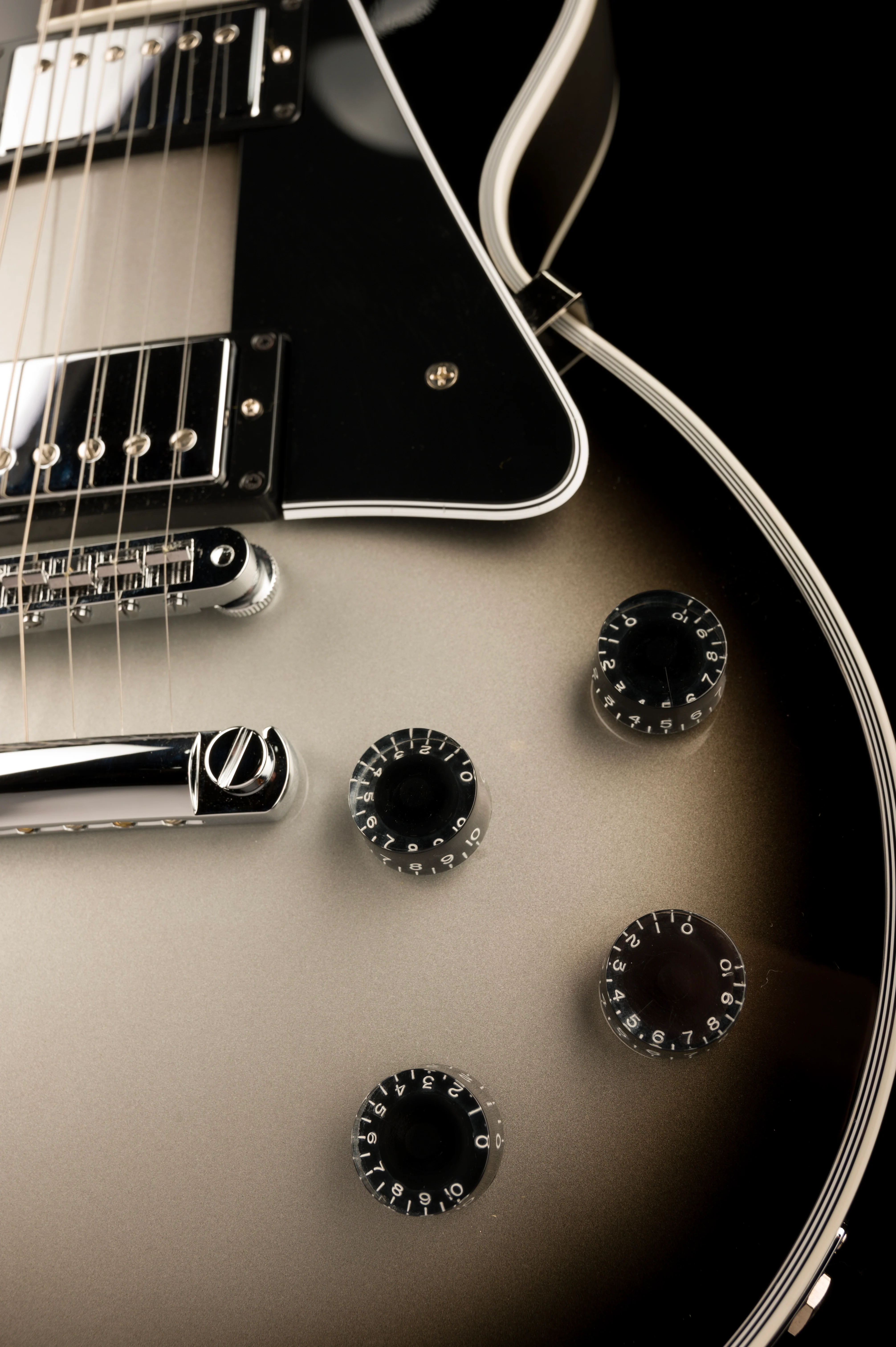 Pre Owned 2023 Gibson Custom Shop Les Paul Custom Silverburst With OHSC - Image 8