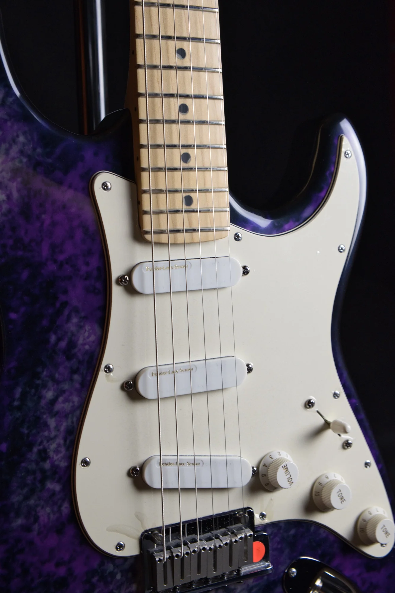 Pre Owned '93 Fender 40th Anniversary Limited Run Stratocaster Aluminum Purple Body OHSC - Image 3