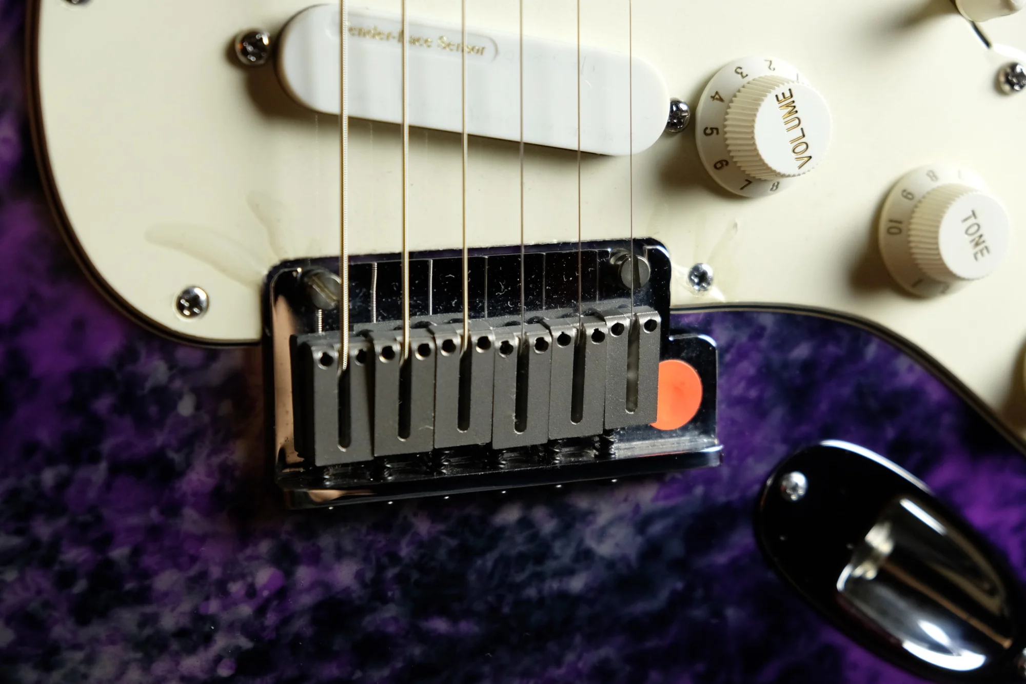 Pre Owned '93 Fender 40th Anniversary Limited Run Stratocaster Aluminum Purple Body OHSC - Image 4