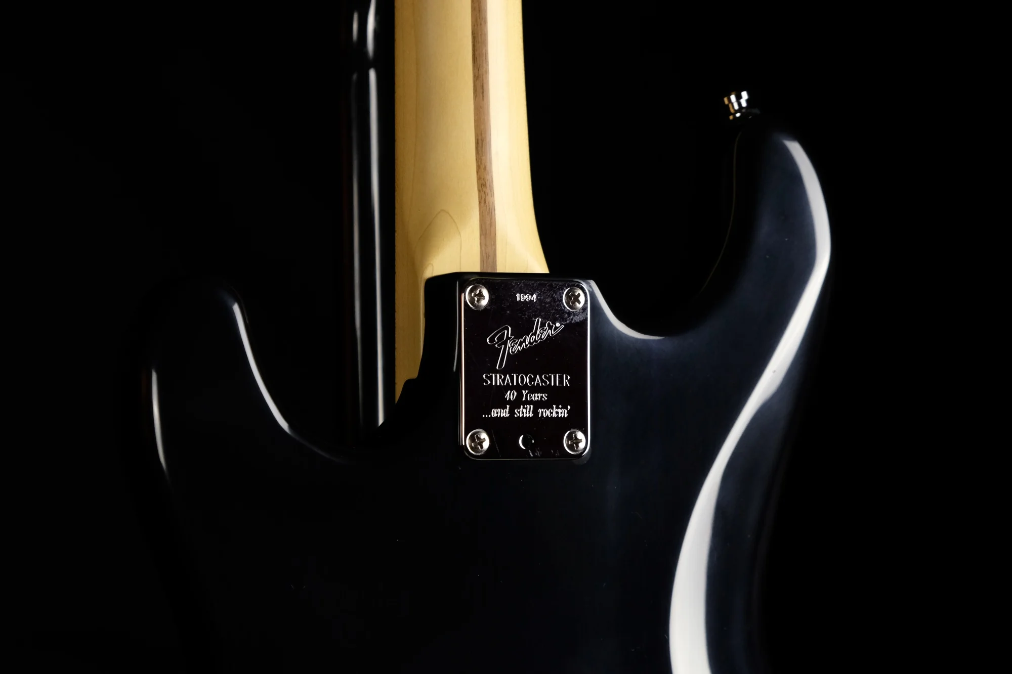 Pre Owned '93 Fender 40th Anniversary Limited Run Stratocaster Aluminum Purple Body OHSC - Image 9
