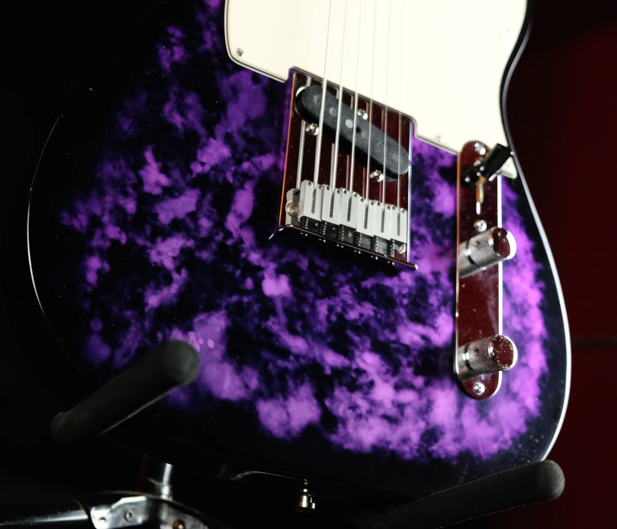 Pre Owned '94 Fender 40th Anniversary Limited Run Telecaster Aluminum Purple Body OHSC - Image 3