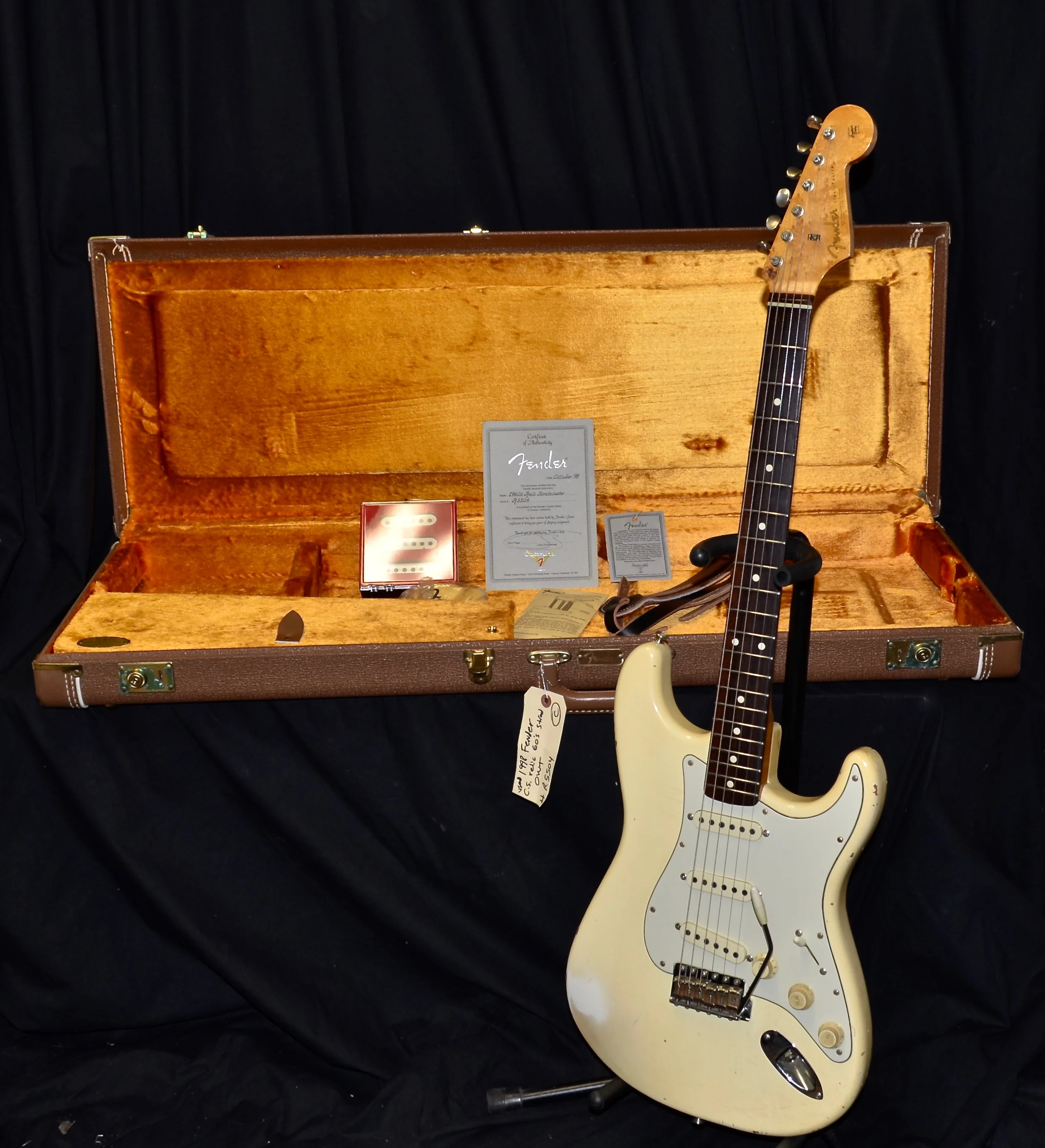 Pre Owned '98 Fender Custom Shop Vince Cunetto Era Relic Stratocaster Olympic White - Image 10