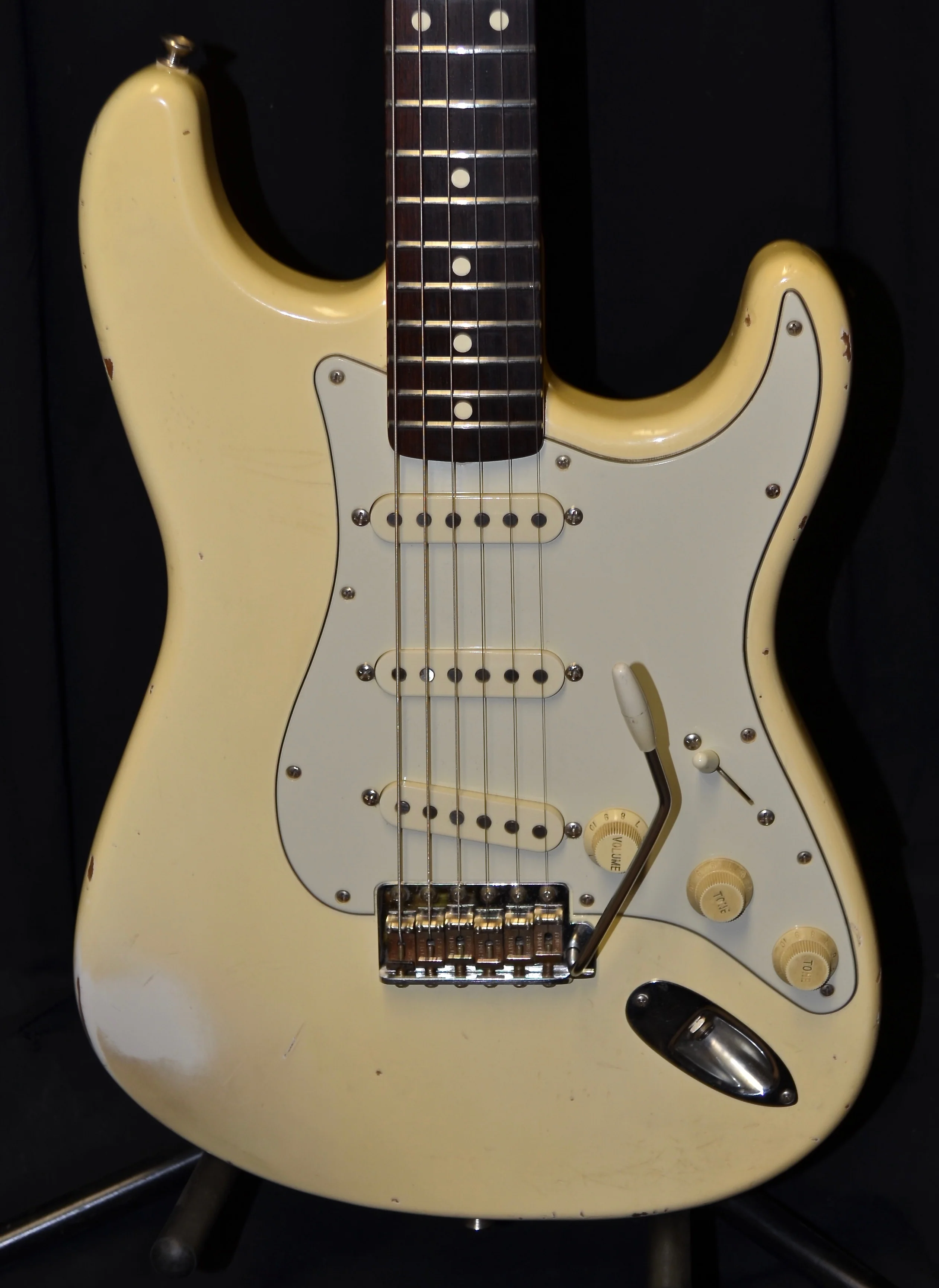 Pre Owned '98 Fender Custom Shop Vince Cunetto Era Relic Stratocaster Olympic White - Image 3