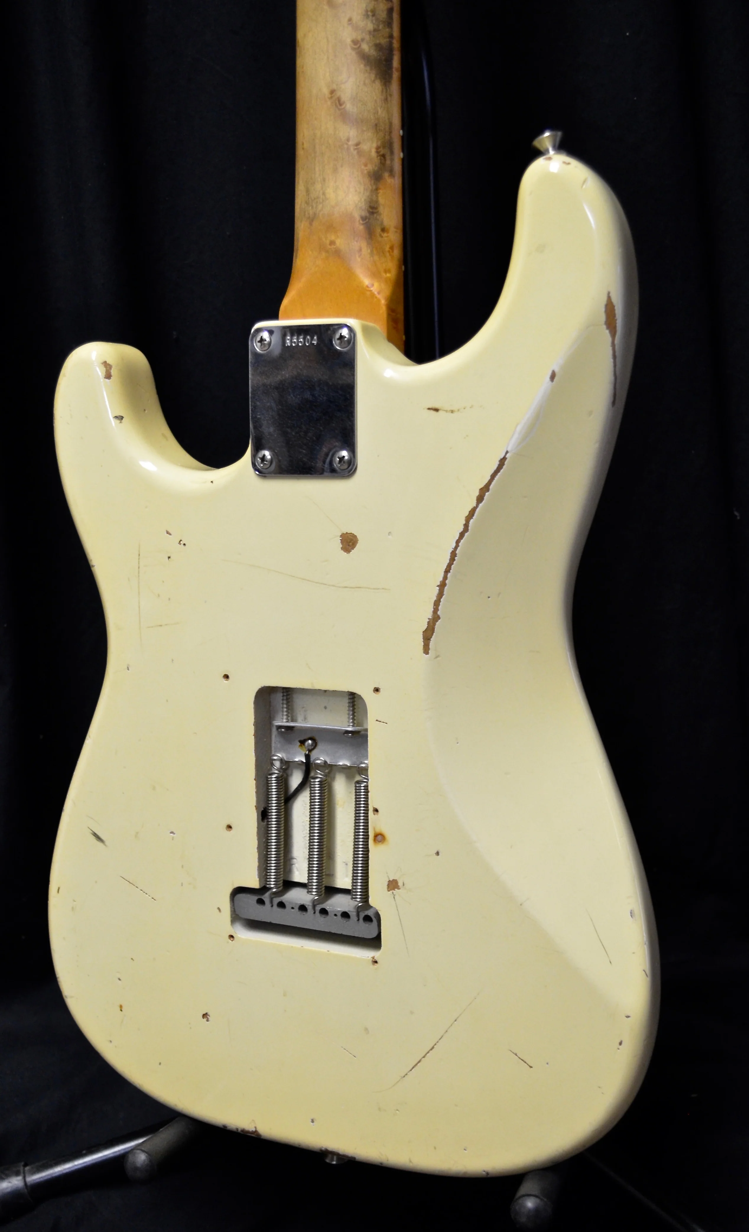 Pre Owned '98 Fender Custom Shop Vince Cunetto Era Relic Stratocaster Olympic White - Image 4