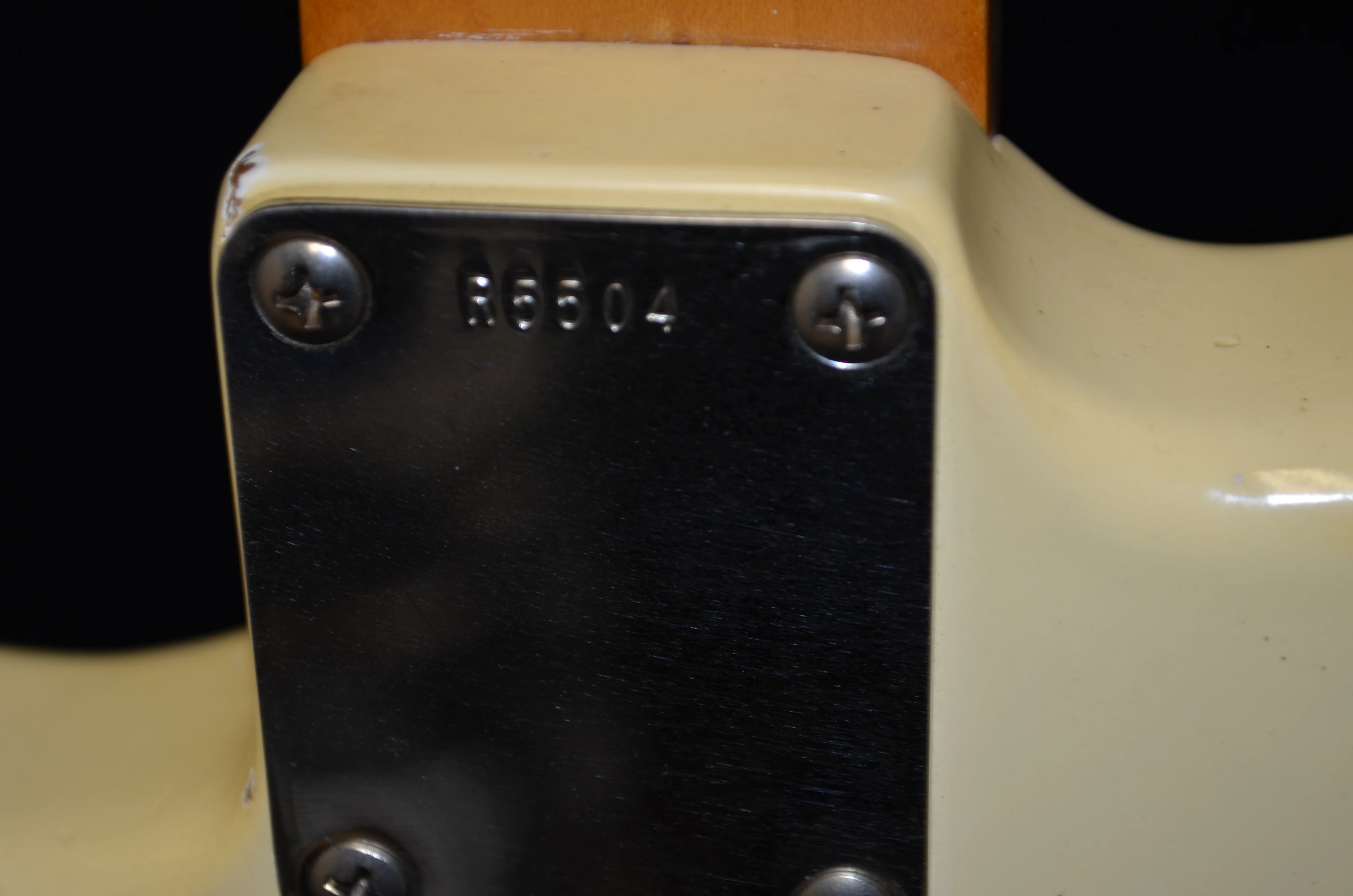 Pre Owned '98 Fender Custom Shop Vince Cunetto Era Relic Stratocaster Olympic White - Image 5