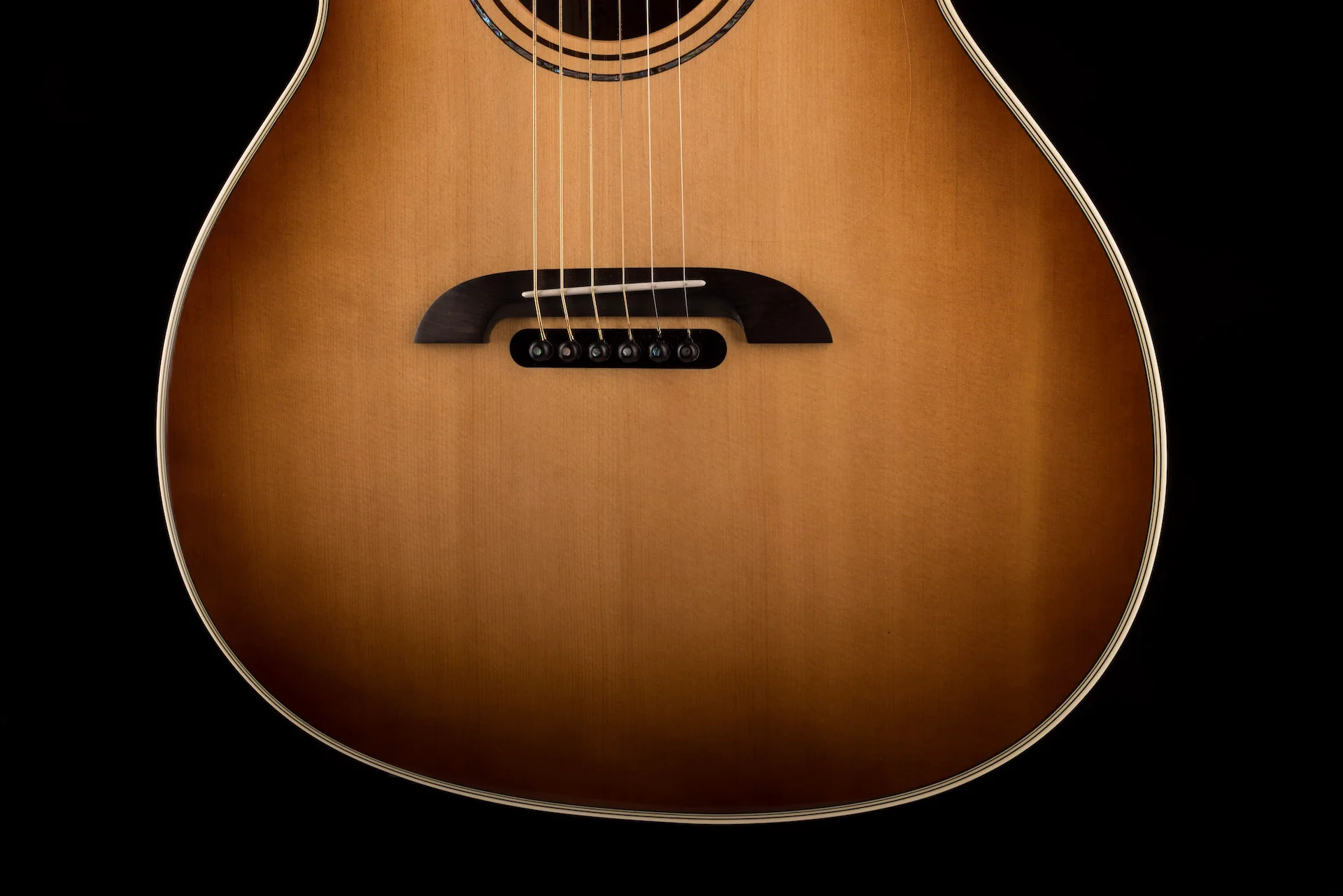 Pre Owned Alvarez Yairi Masterworks GYM70CESHB Acoustic Electric Shadow Burst With OHSC - Image 5